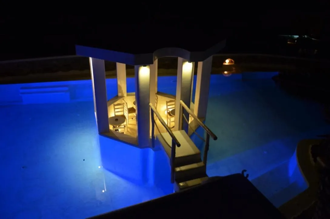 Restaurant/places to eat in Peristeronas Village