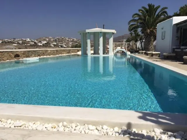 Peristeronas Village