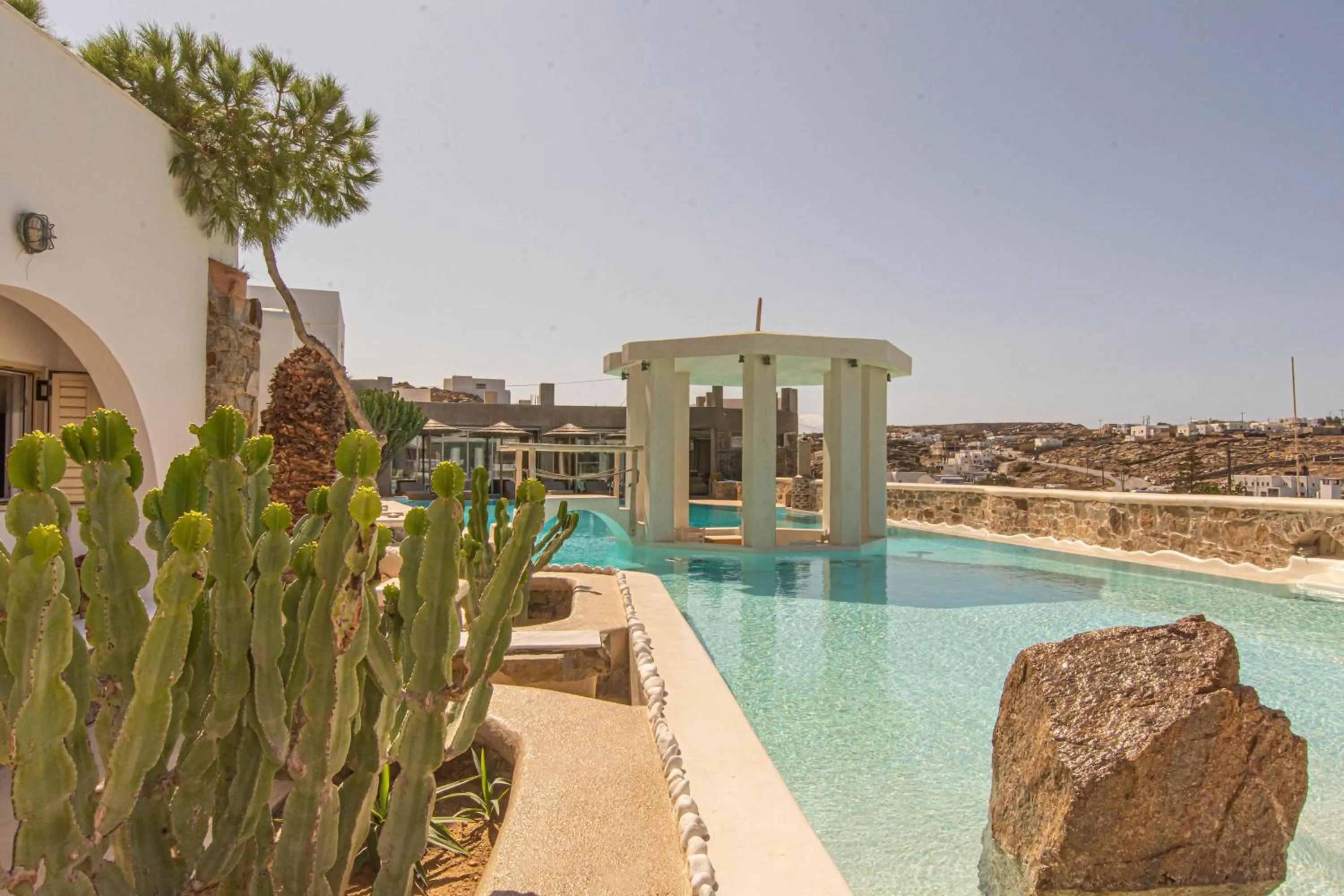 Peristeronas Village