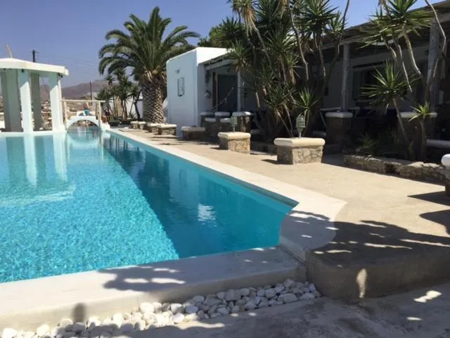 Peristeronas Village