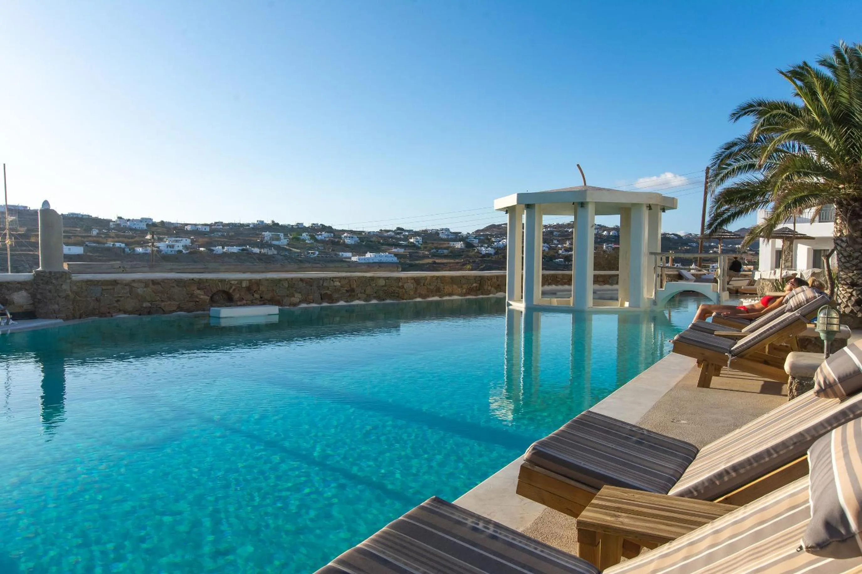 Peristeronas Village