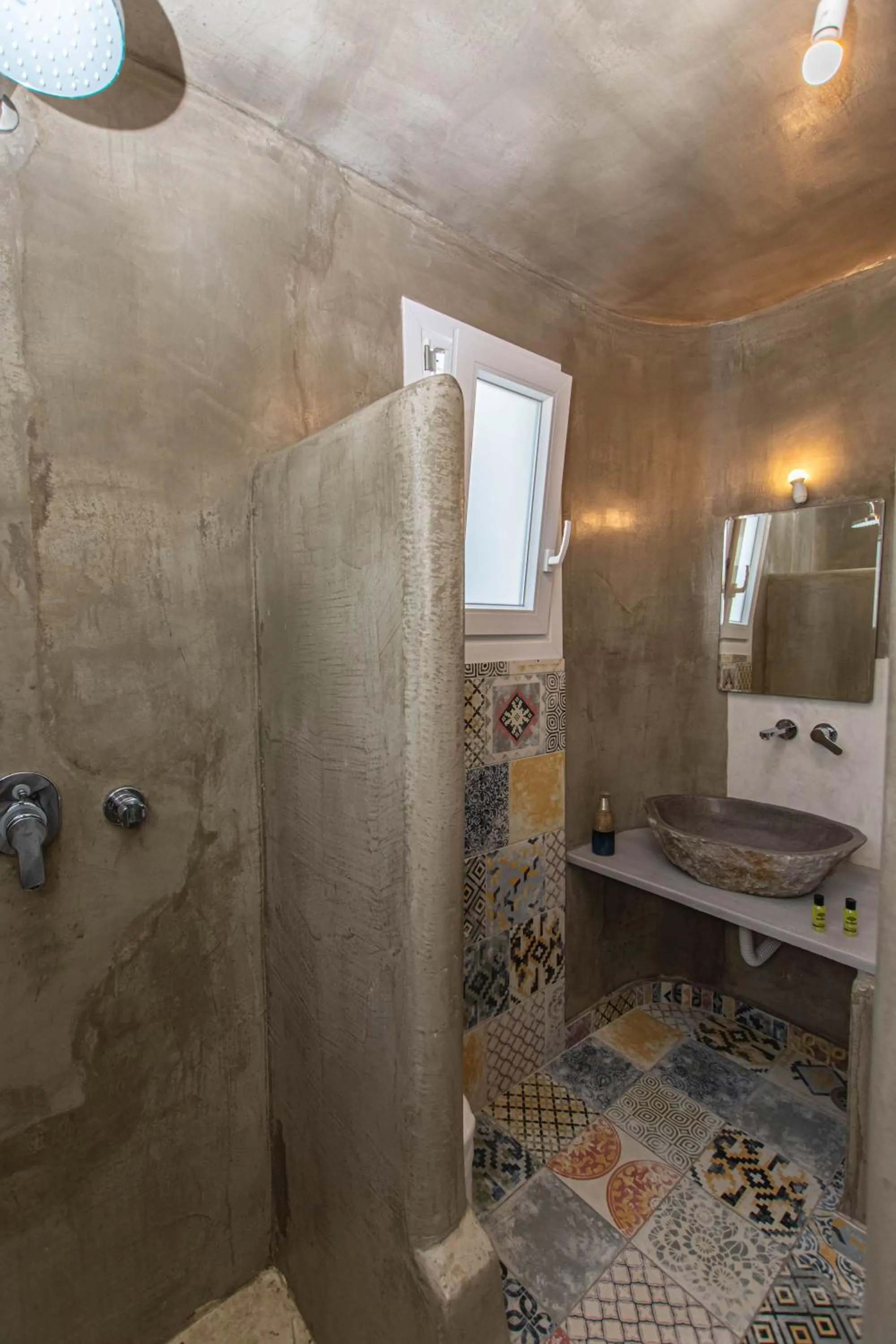 Peristeronas Village