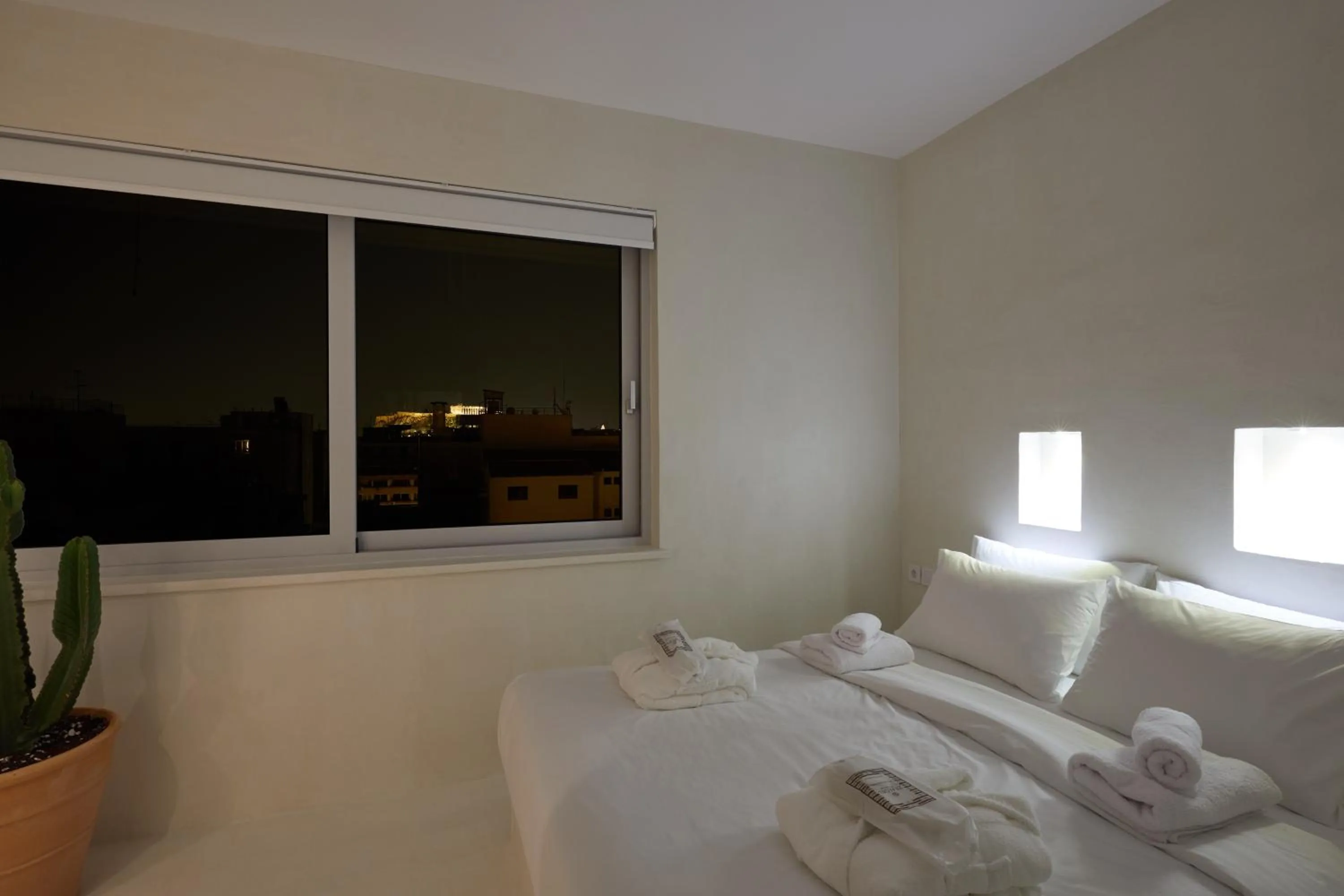 Location, Bed in Athens Penthouse