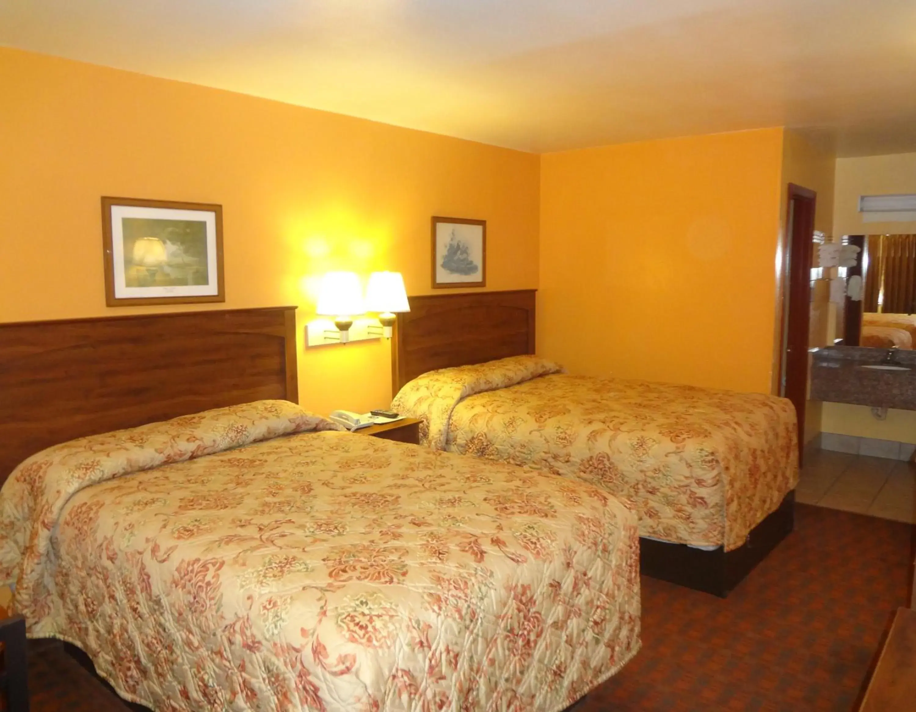 Double Room with Two Full Beds - single occupancy - Non Smoking in Antlers Inn Goliad Double Room with Two Full Beds - single occupancy - Non Smoking in Antlers Inn Goliad