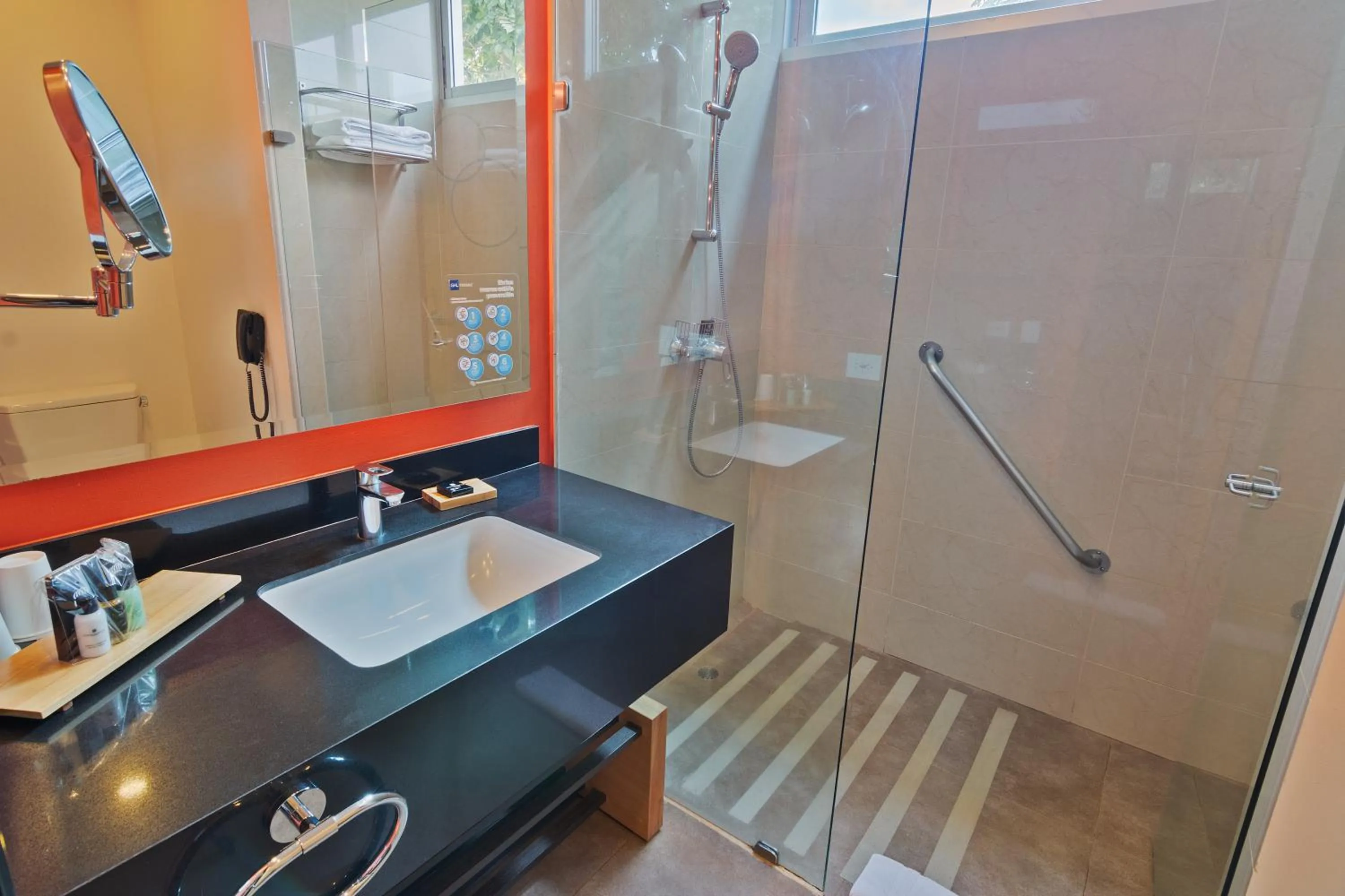 Shower in Sonesta Hotel Pereira