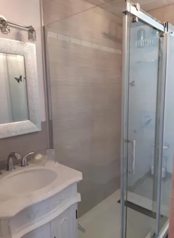 Shower in auberge gite maison des lilas