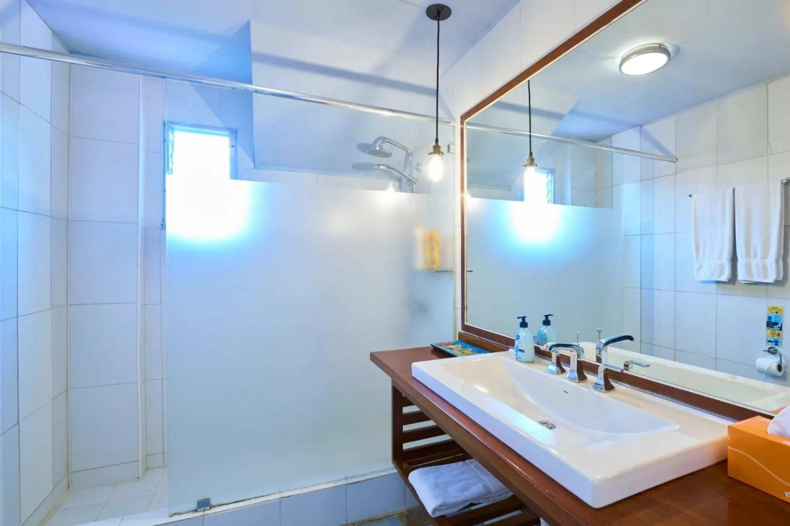 Bathroom in Casa Congo & Casa Rayo Verde - Restaurante - Galeria de arte