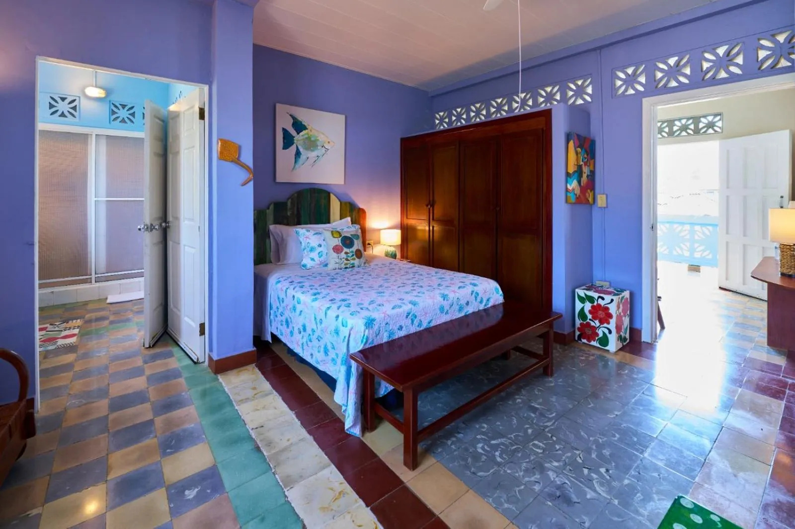 Photo of the whole room, Bed in Casa Congo & Casa Rayo Verde - Restaurante - Galeria de arte