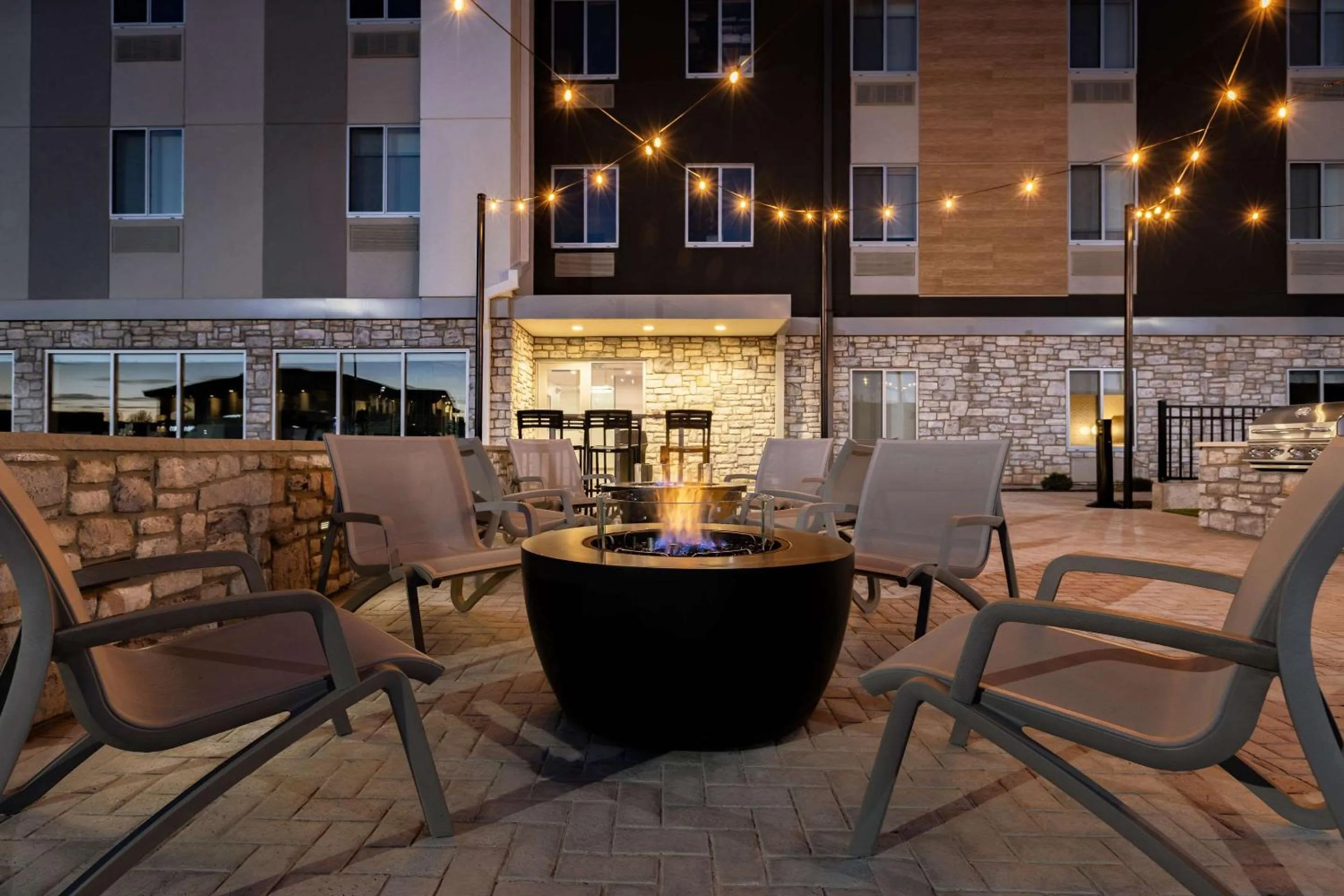 Property building in Everhome Suites Nampa Boise