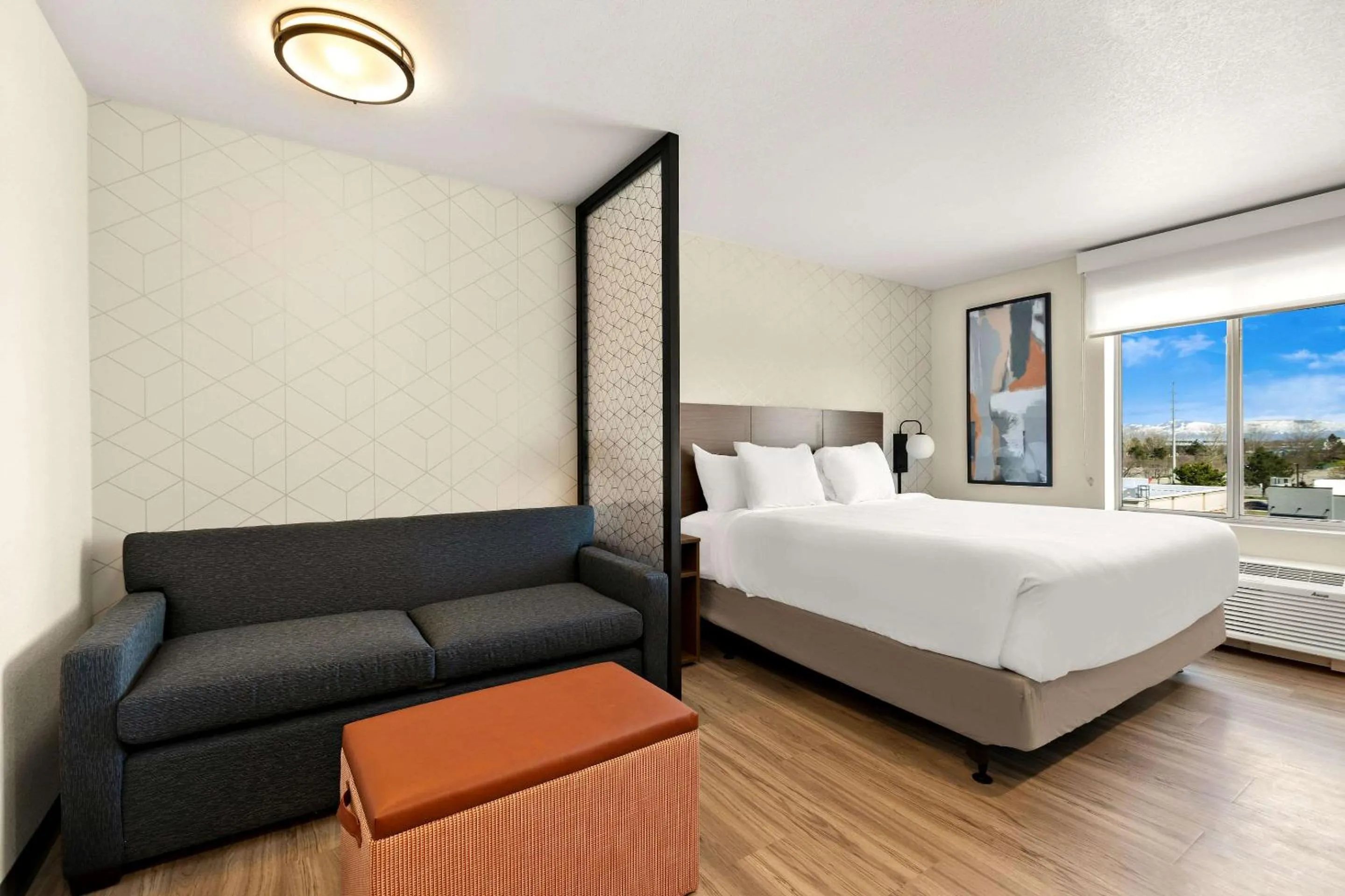 Bed in Everhome Suites Nampa Boise