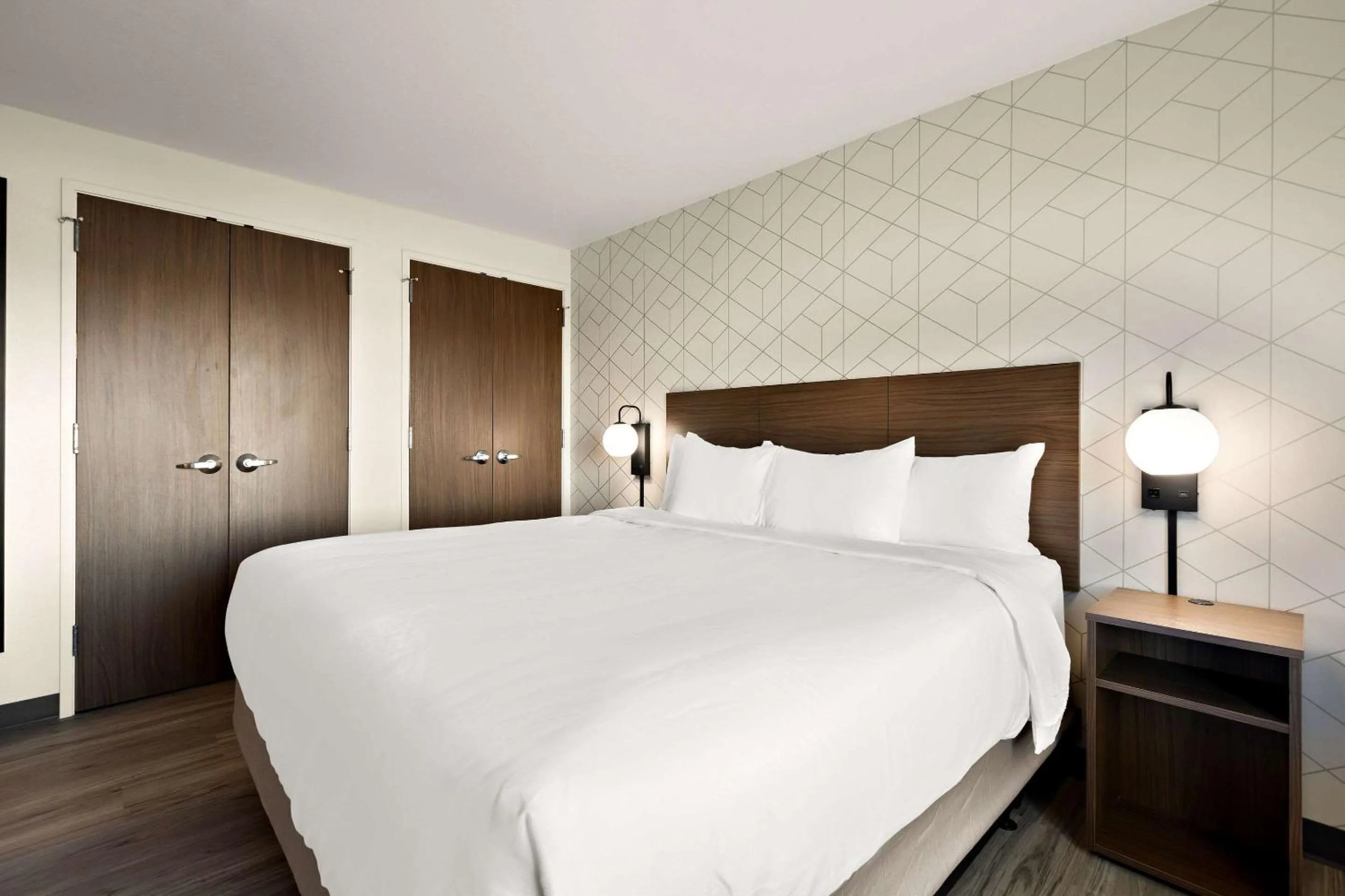 Bedroom, Bed in Everhome Suites Nampa Boise