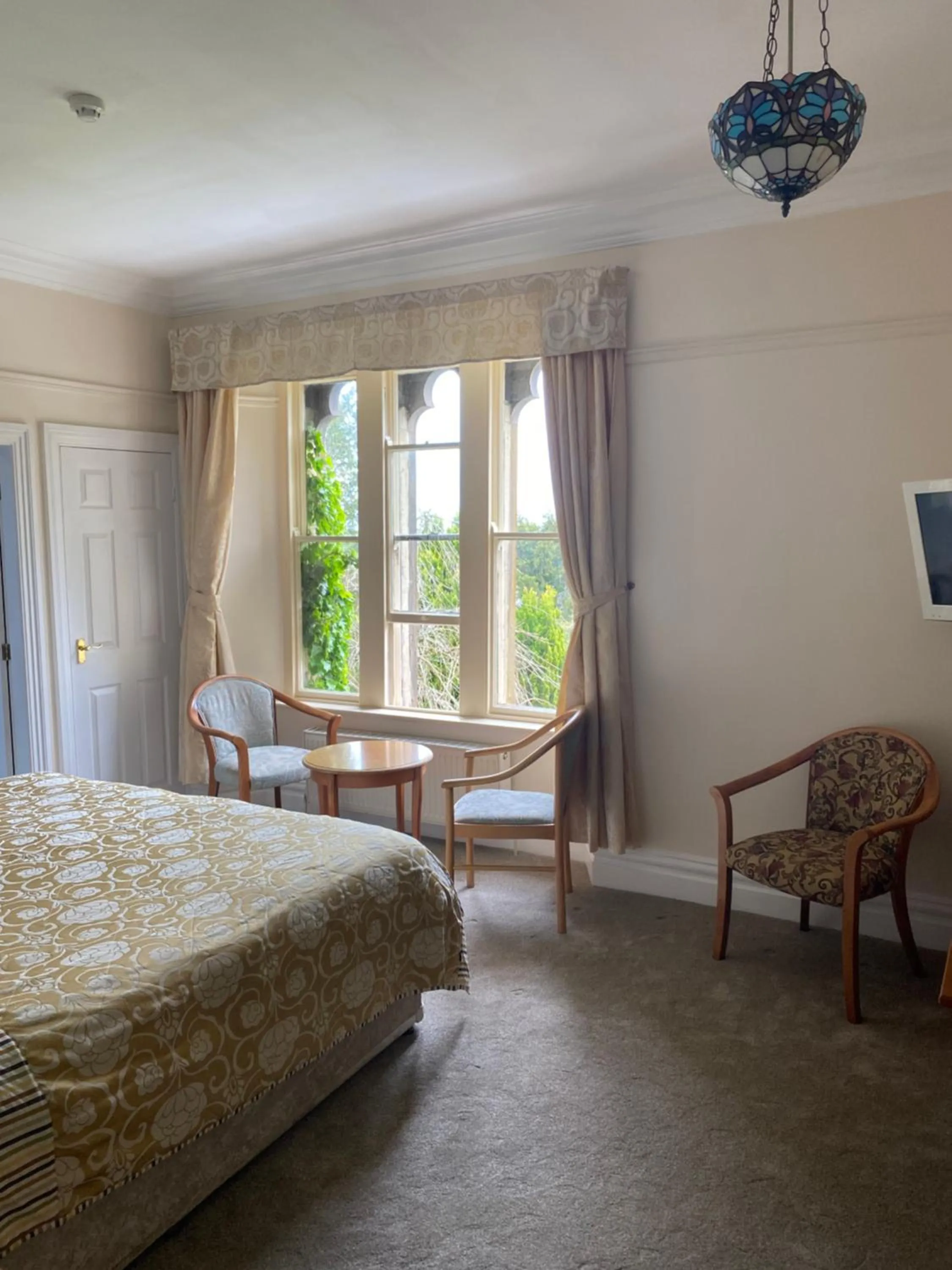 TV and multimedia, Bed in Farnley Tower Guesthouse