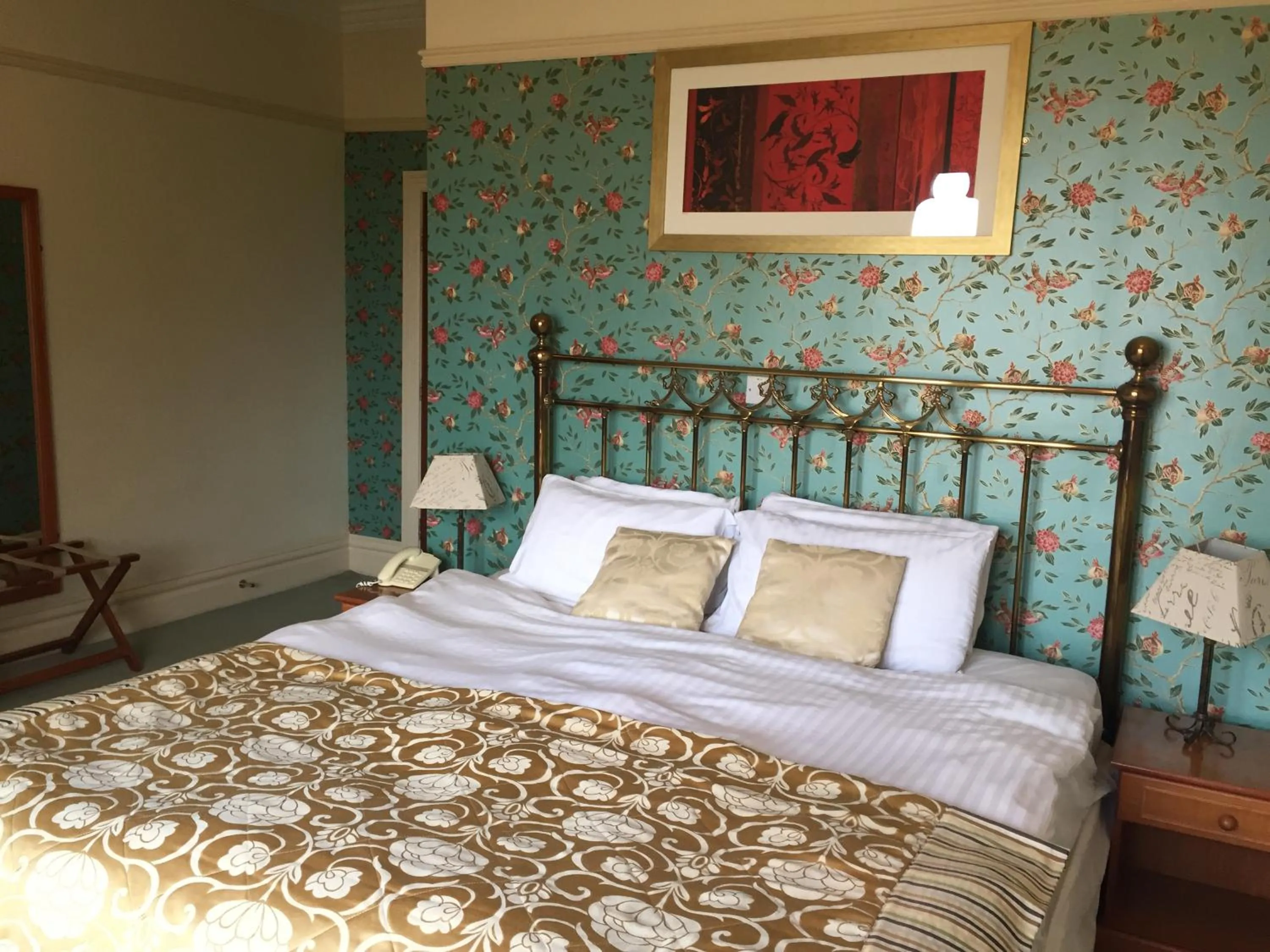 Shower, Bed in Farnley Tower Guesthouse