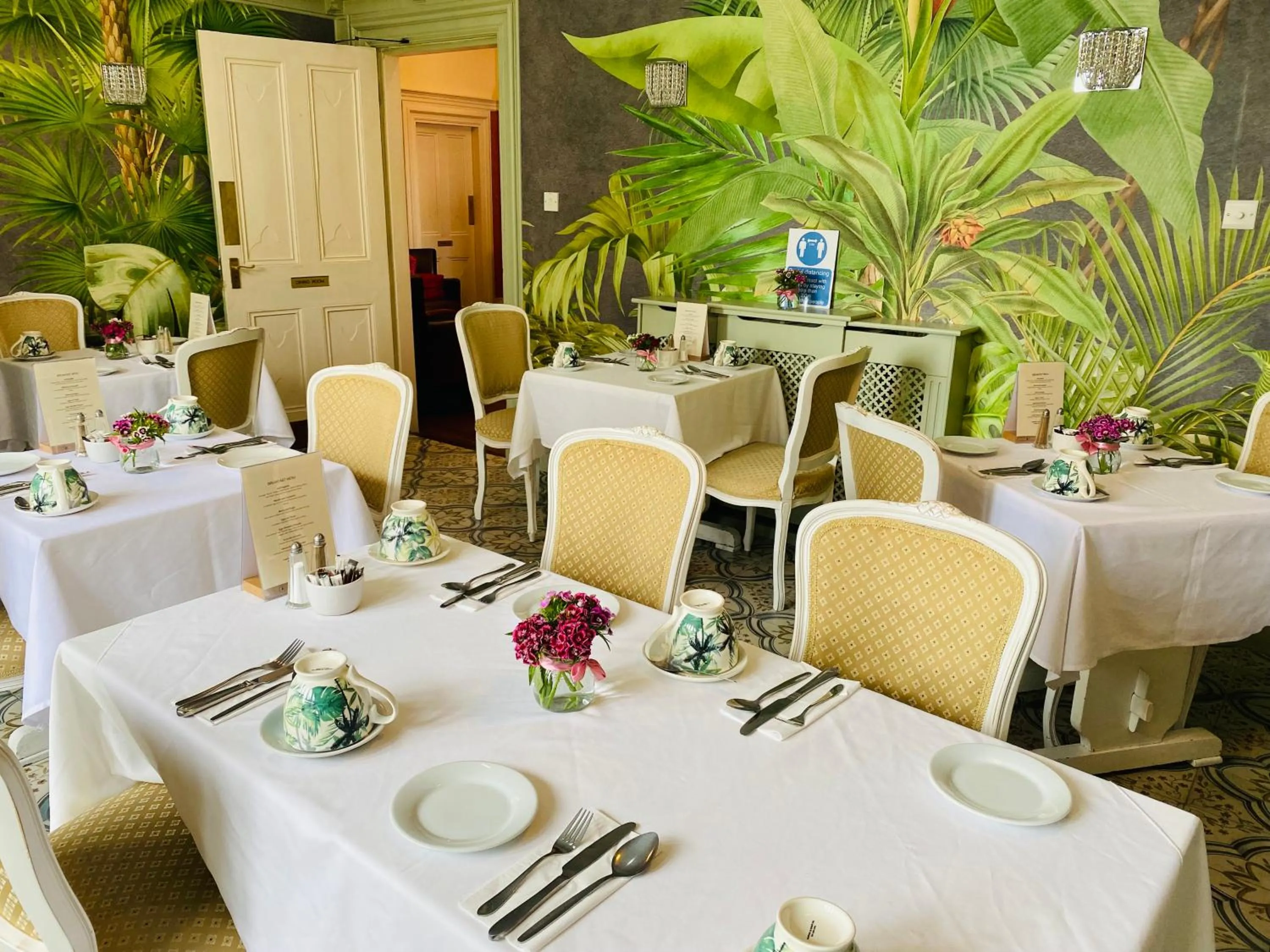 Breakfast in Farnley Tower Guesthouse