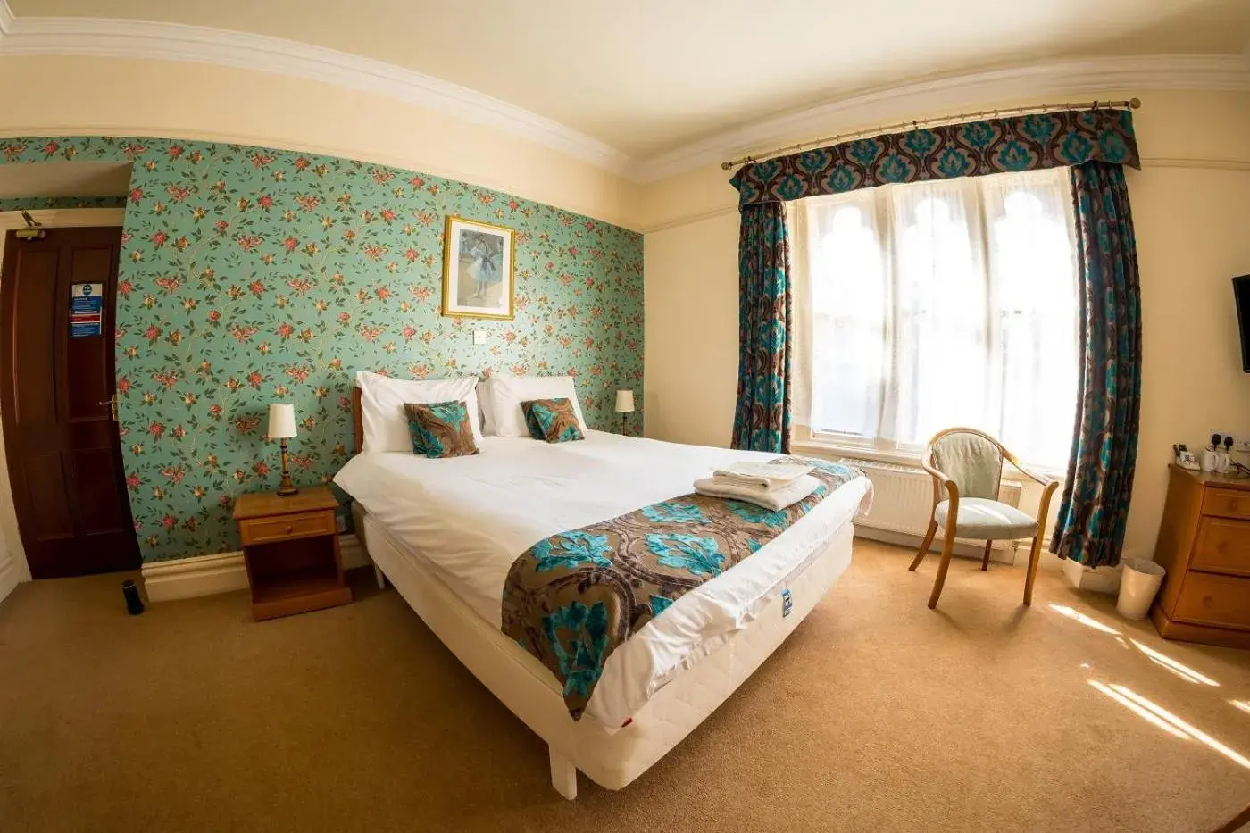 En Suite Double Room in Farnley Tower Guesthouse En Suite Double Room in Farnley Tower Guesthouse