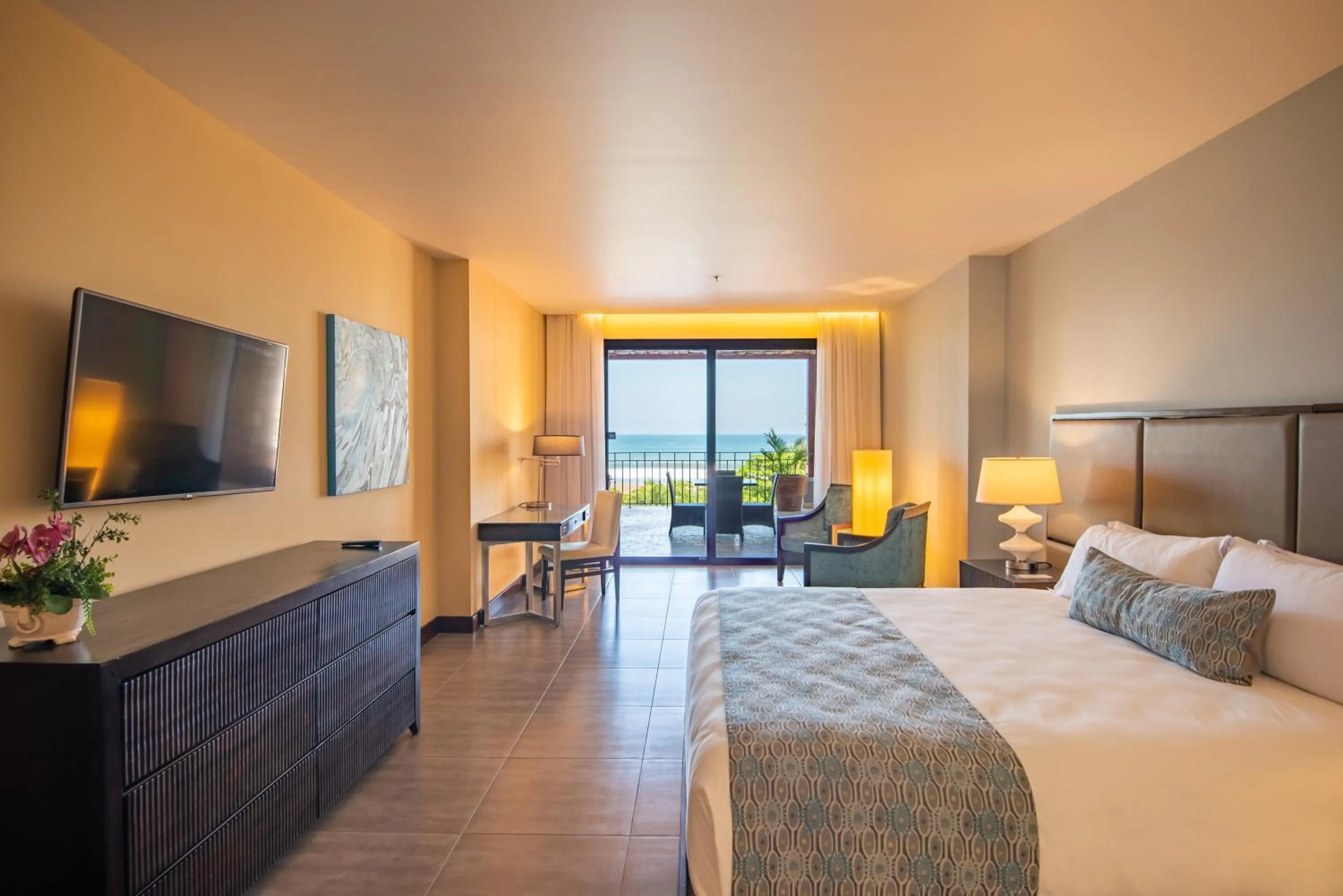 Bedroom, Bed in Crocs Resort & Casino