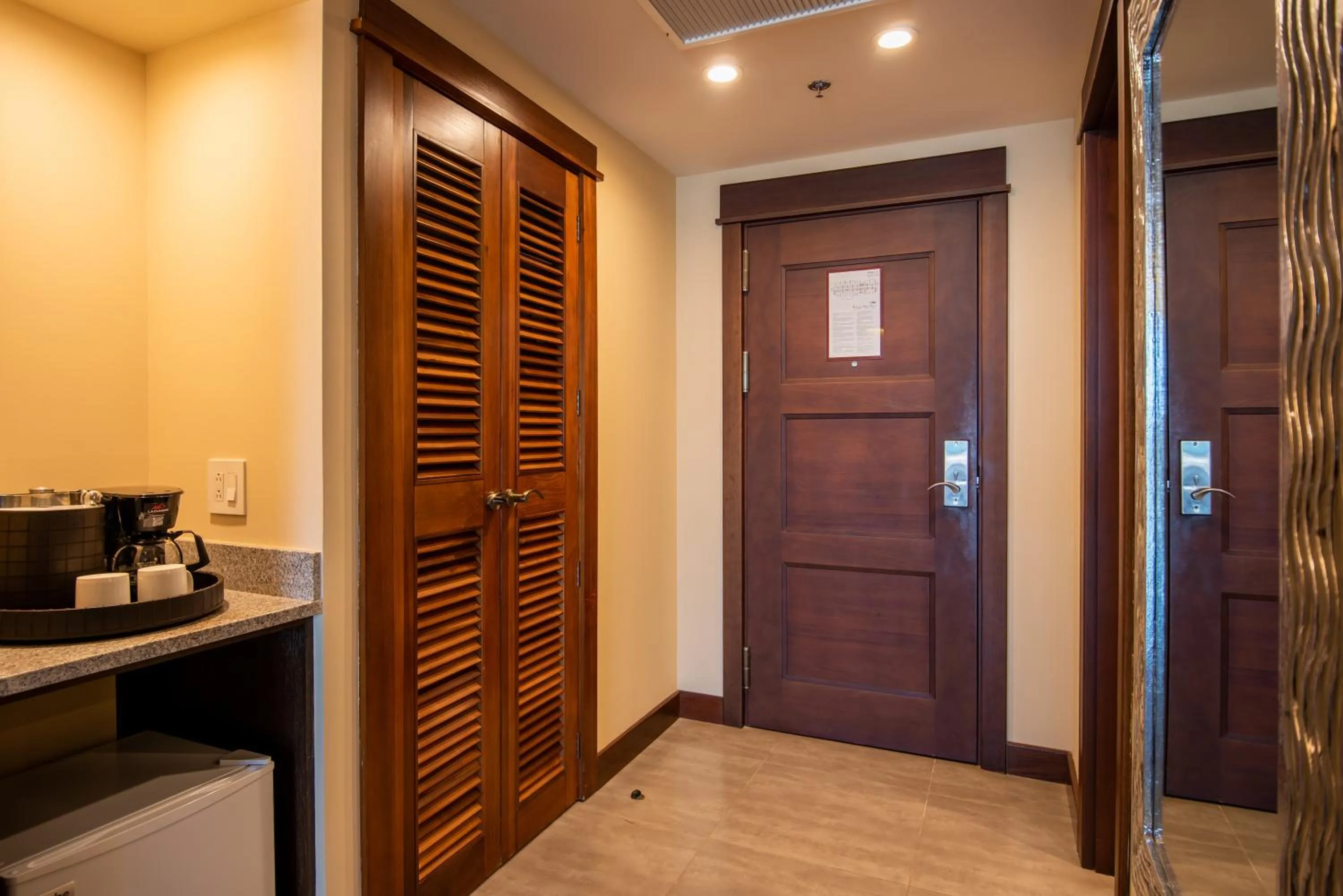 wardrobe in Crocs Resort & Casino