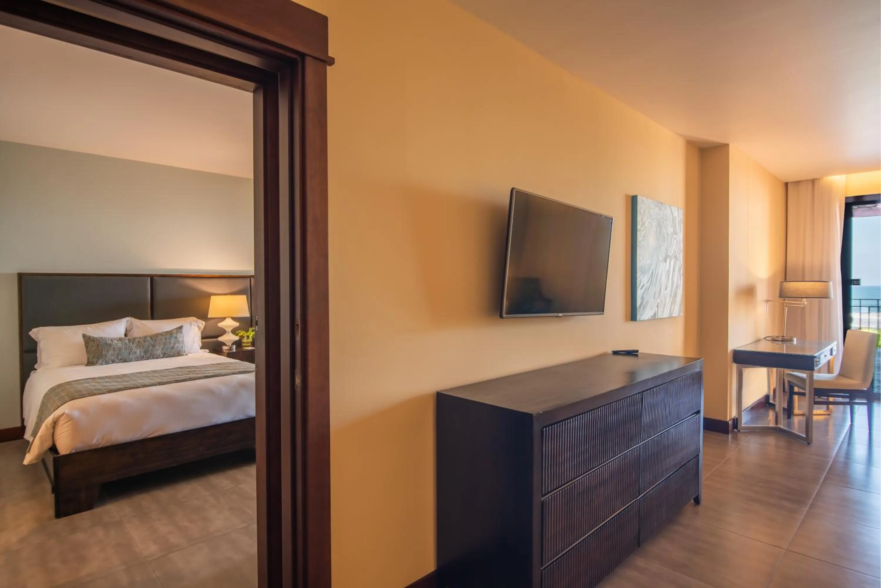 Bedroom, Bed in Crocs Resort & Casino