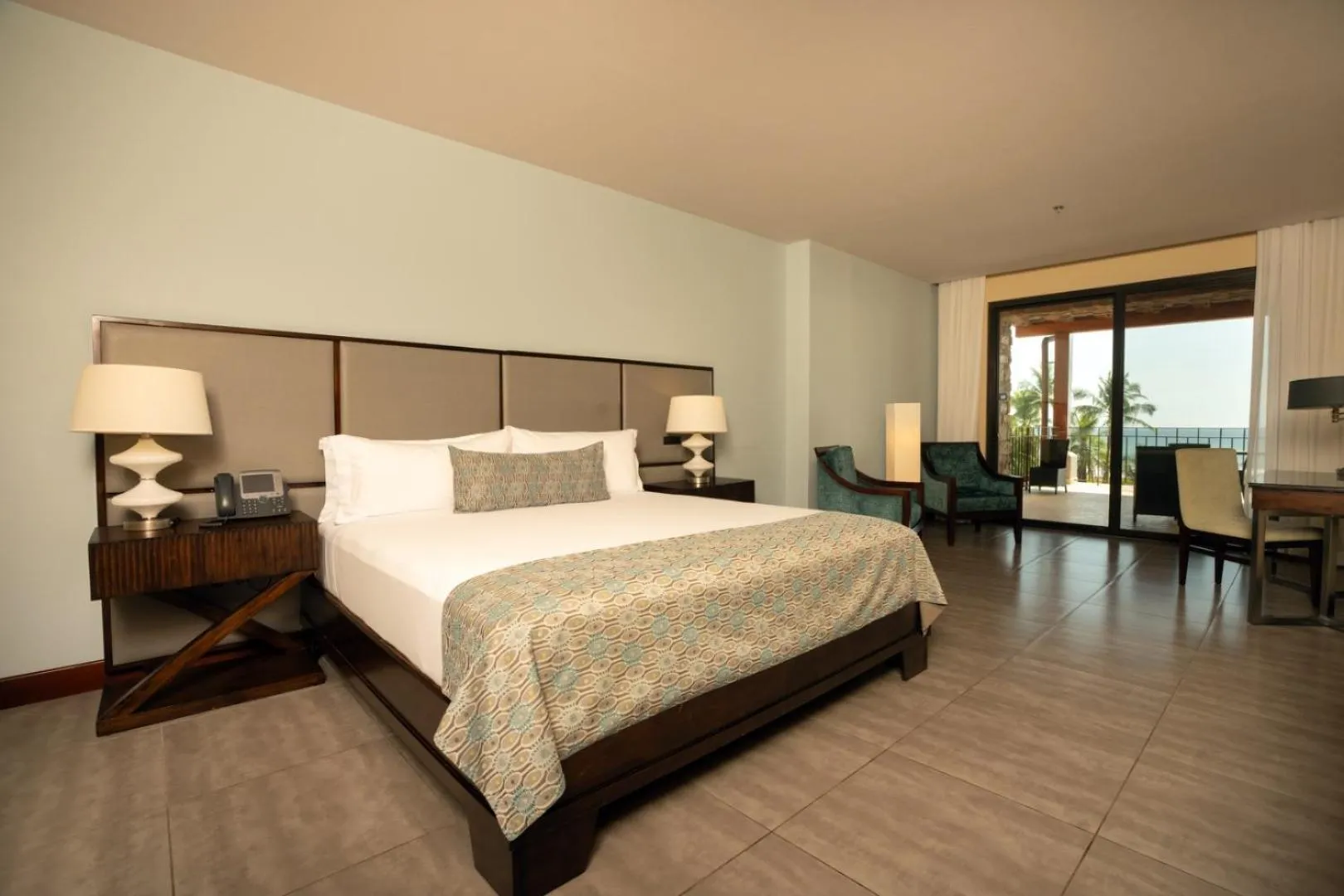 Bedroom, Bed in Crocs Resort & Casino