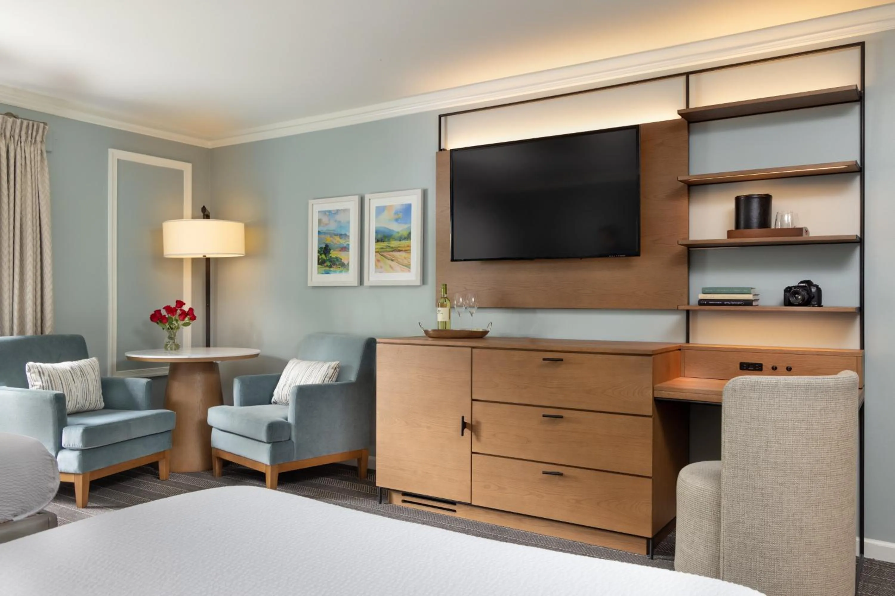 Seating area in Meadowbrook Inn