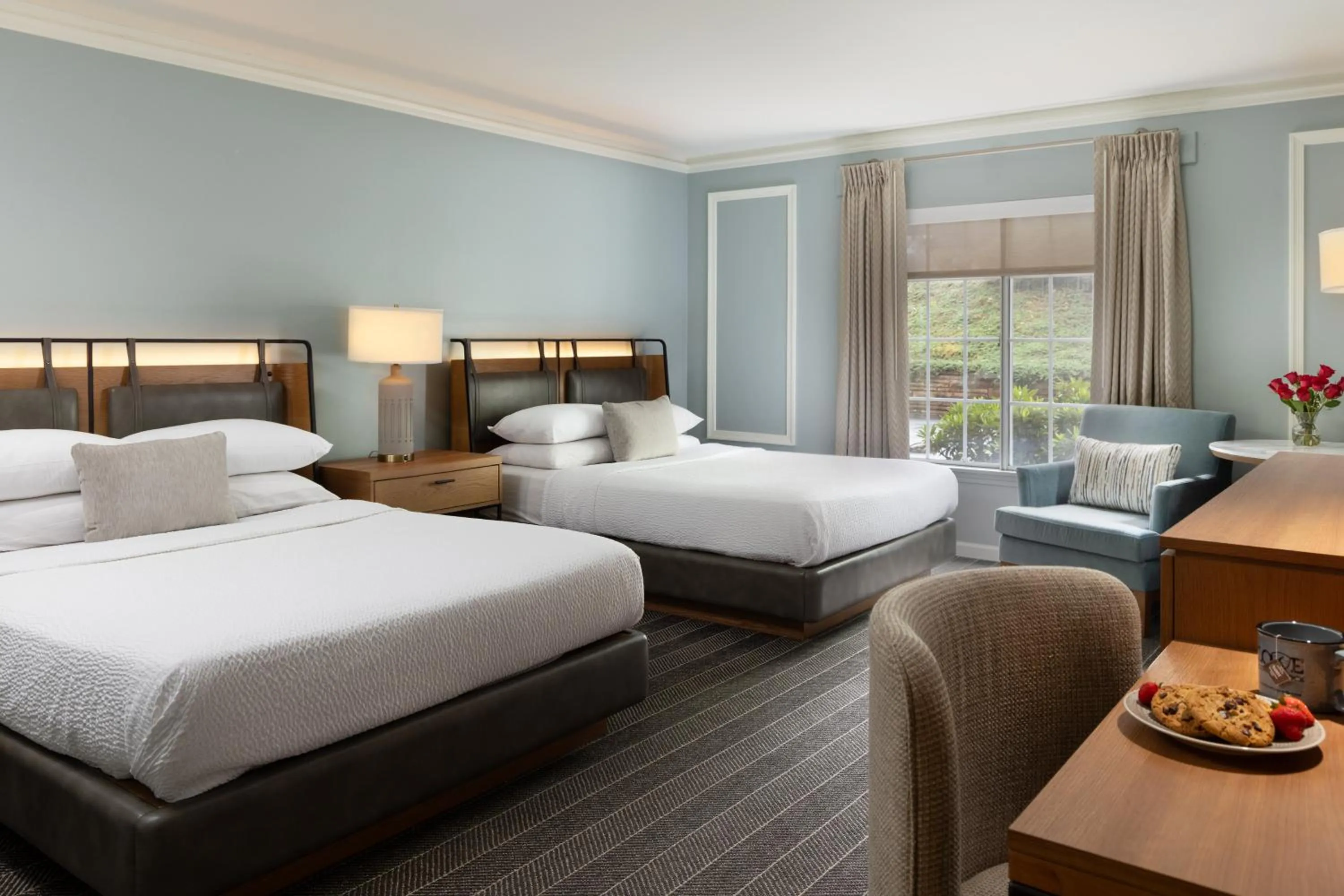 Bedroom, Bed in Meadowbrook Inn