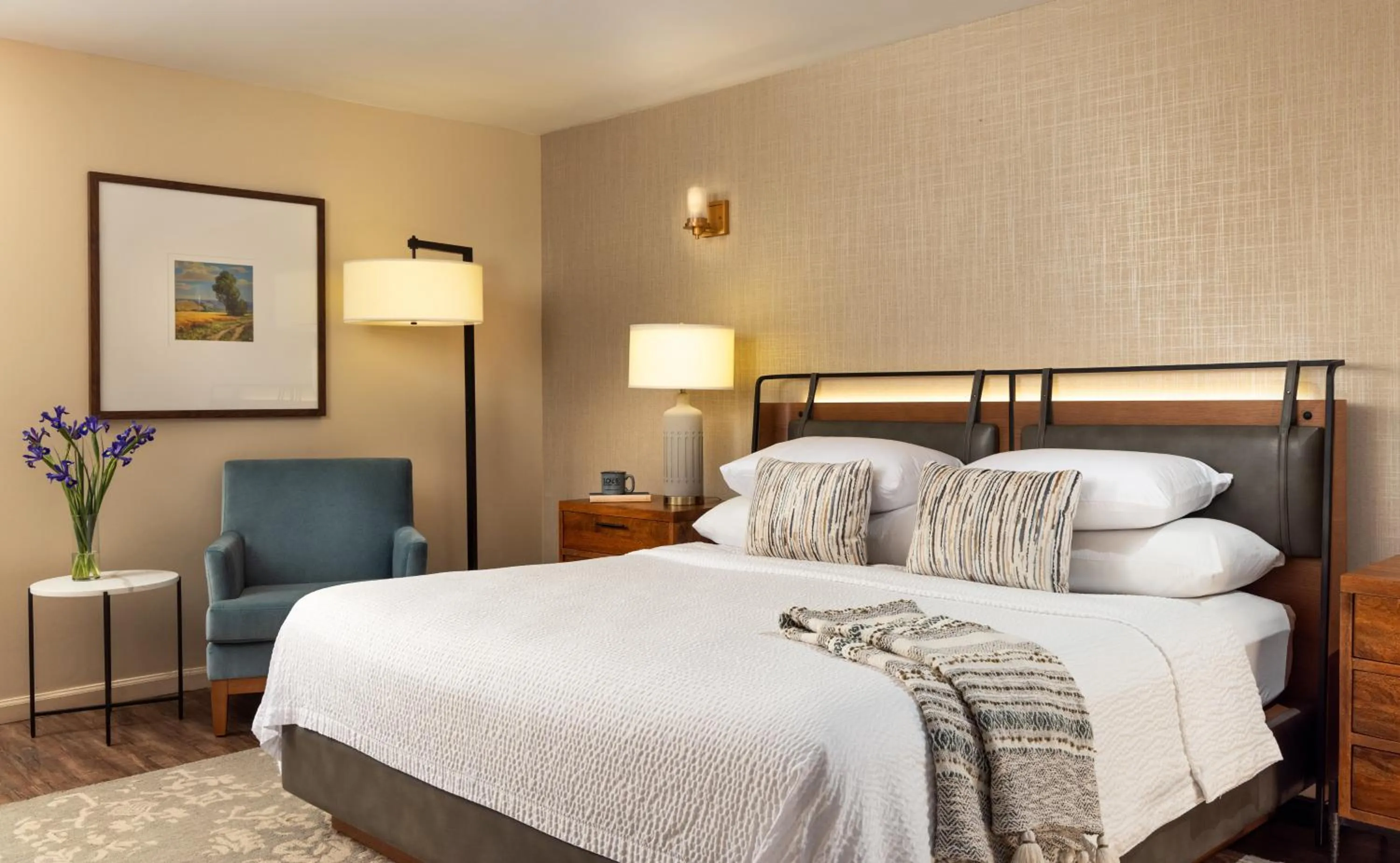 Bedroom, Bed in Meadowbrook Inn