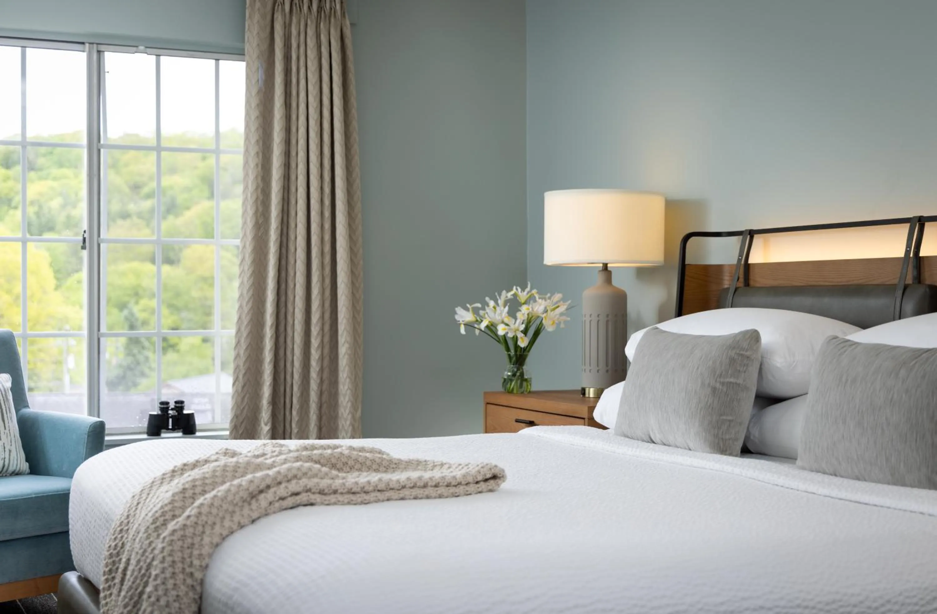 Bedroom, Bed in Meadowbrook Inn