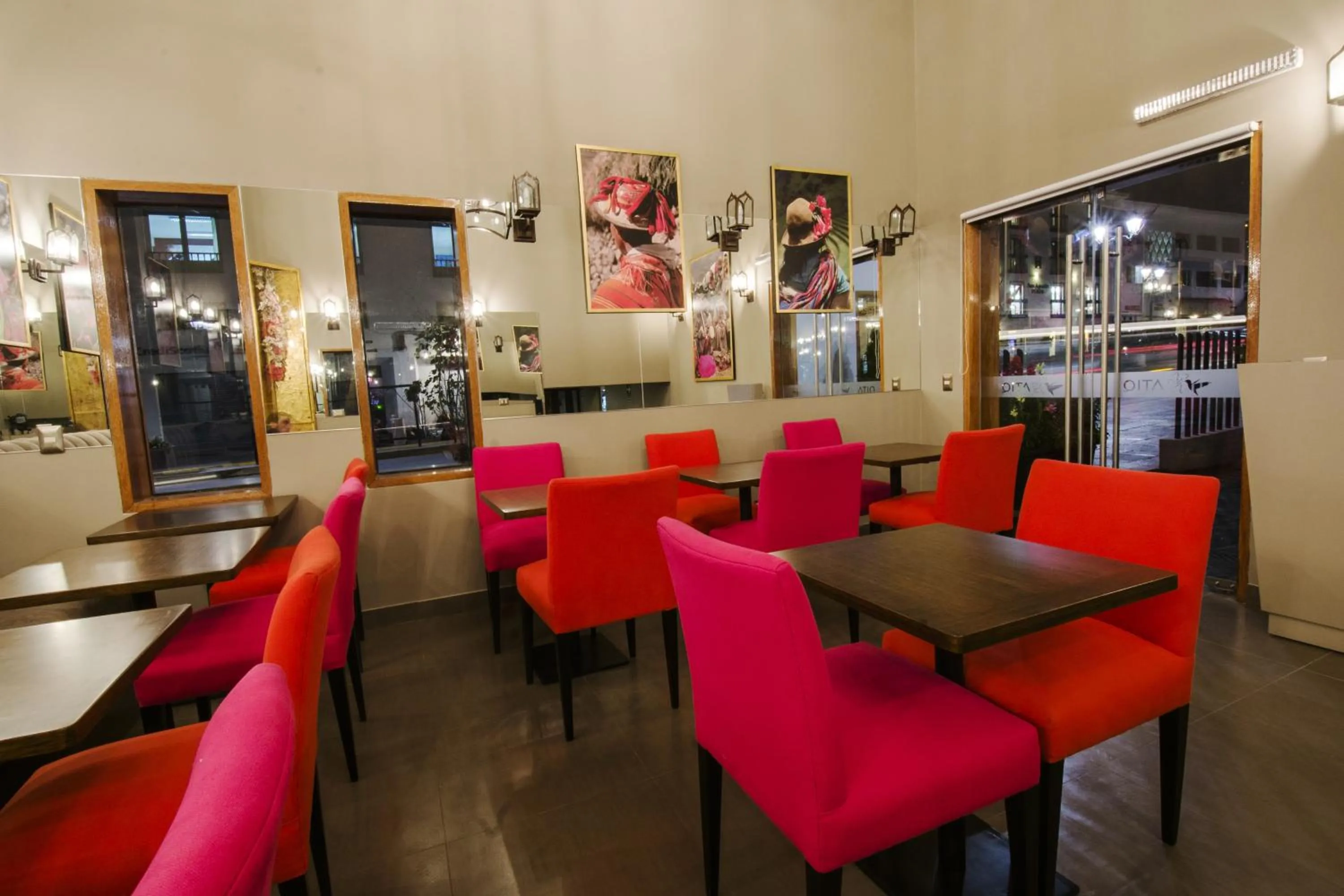 Restaurant/places to eat in Atiq Boutique Hotel