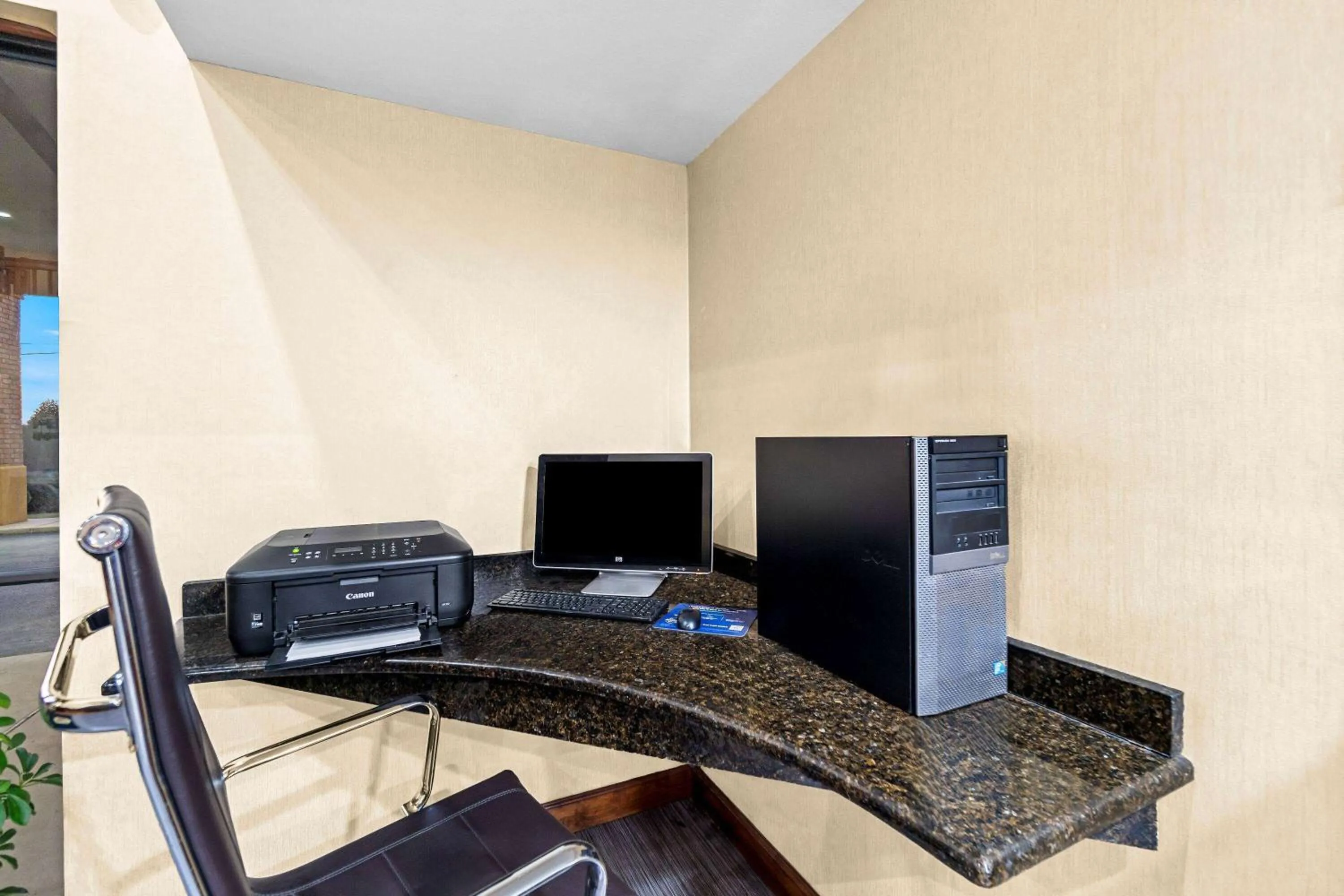 Business facilities in Super 8 by Wyndham Paragould