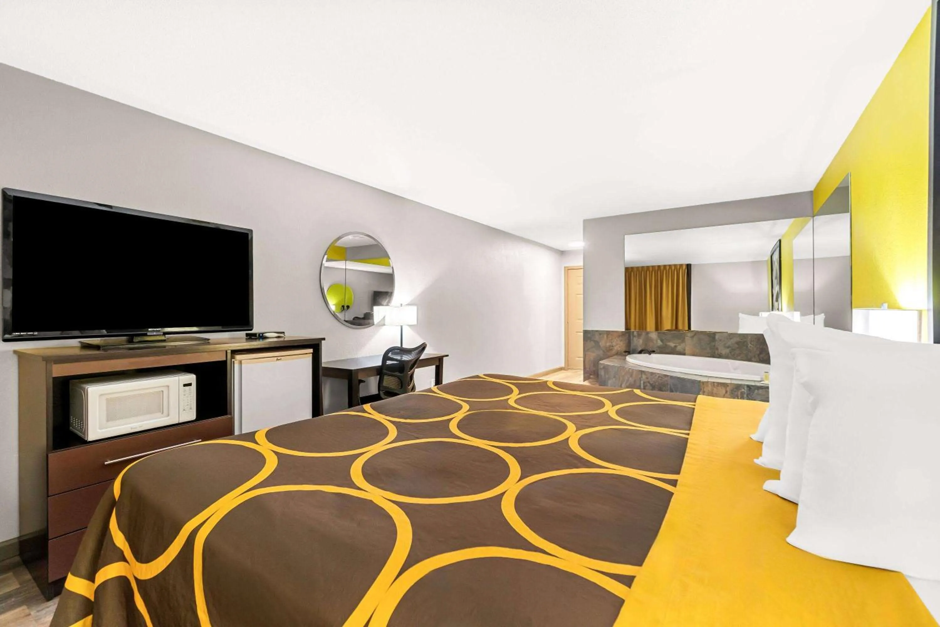 Photo of the whole room, Bed in Super 8 by Wyndham Paragould