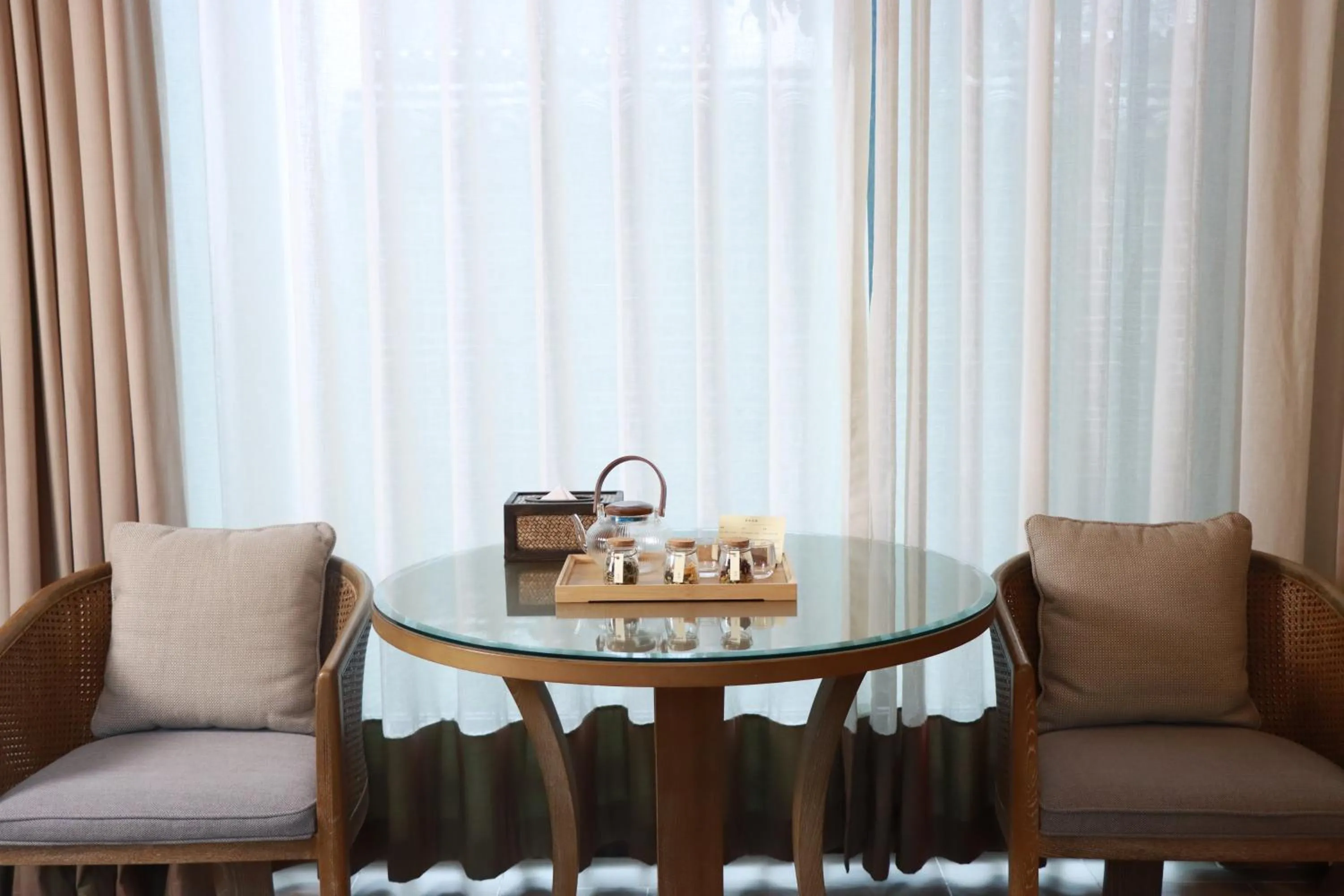 People in Banyan Tree Yangshuo