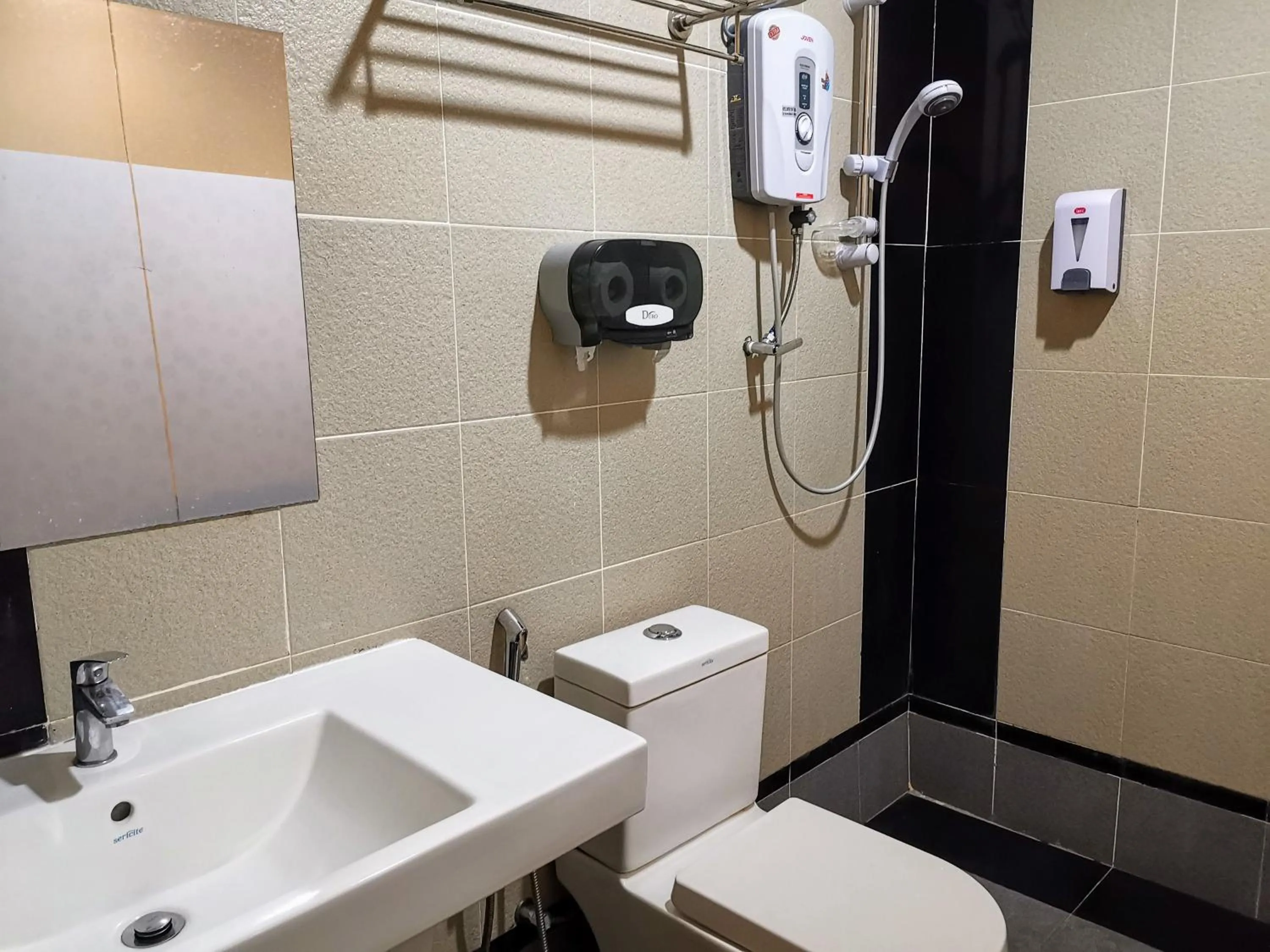 Bathroom in Hotel Centre Point Tampin