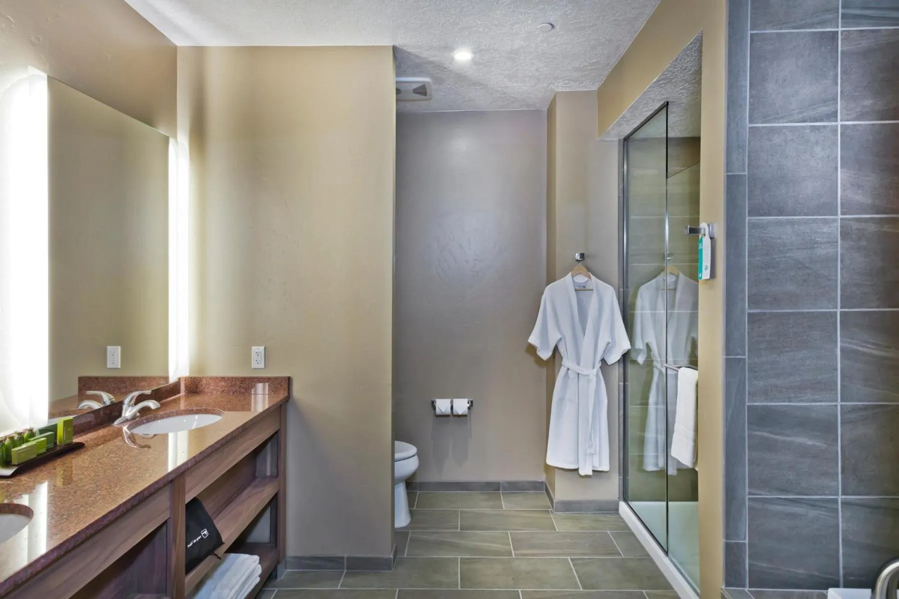 Bathroom in Shoshone Rose Casino & Hotel