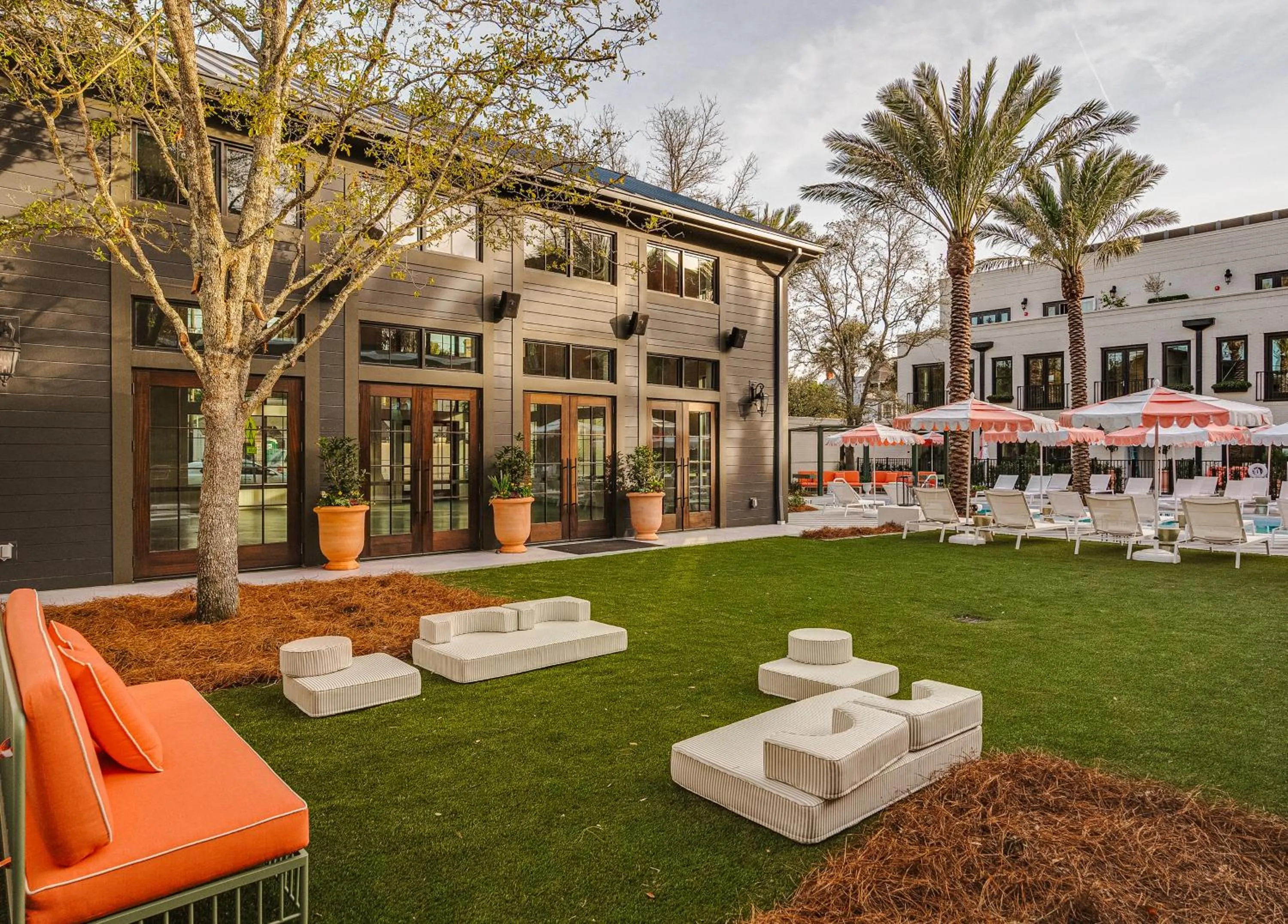 Evening entertainment in Hotel Bardo Savannah