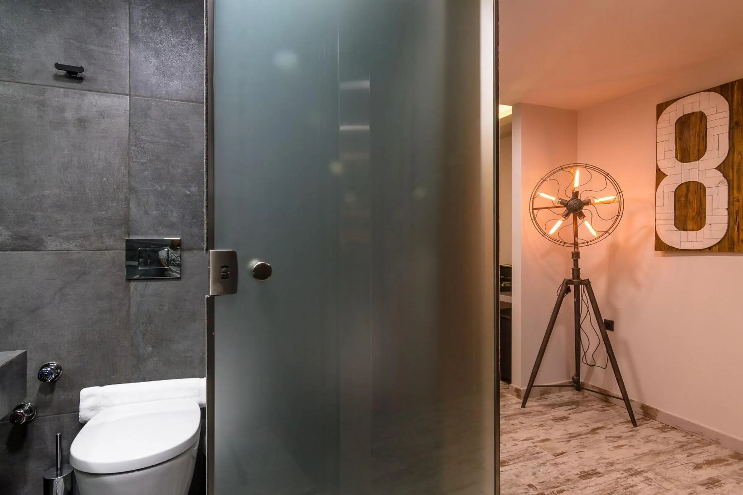 Bathroom in 360 Degrees