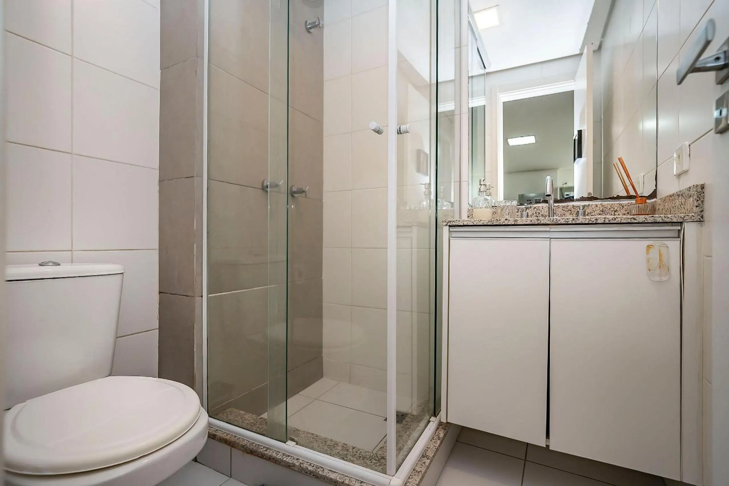 Toilet in 7th Avenue - Centro | Curitiba | Gonzaga Stays