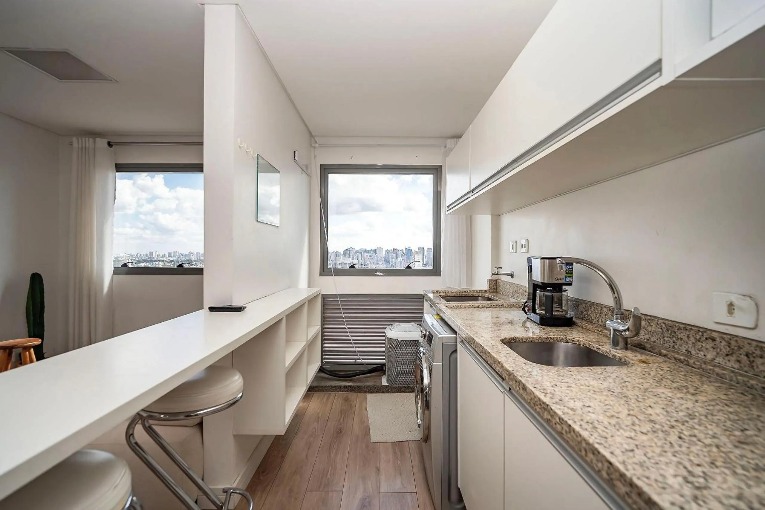 Kitchen or kitchenette in 7th Avenue - Centro | Curitiba | Gonzaga Stays