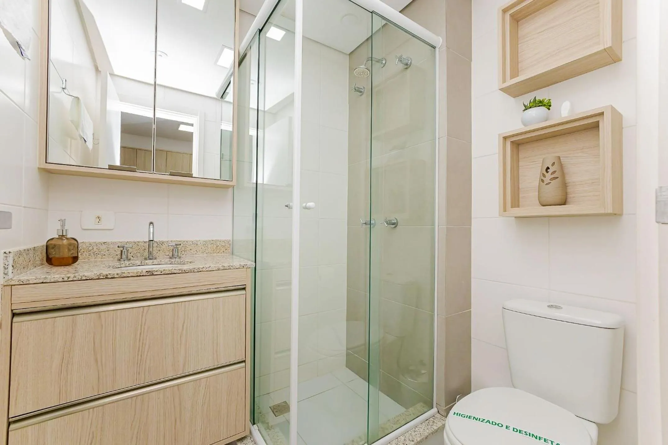 Toilet in 7th Avenue - Centro | Curitiba | Gonzaga Stays