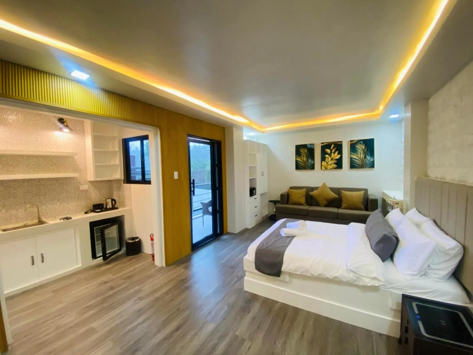 Bed in Grospe Resort Boracay