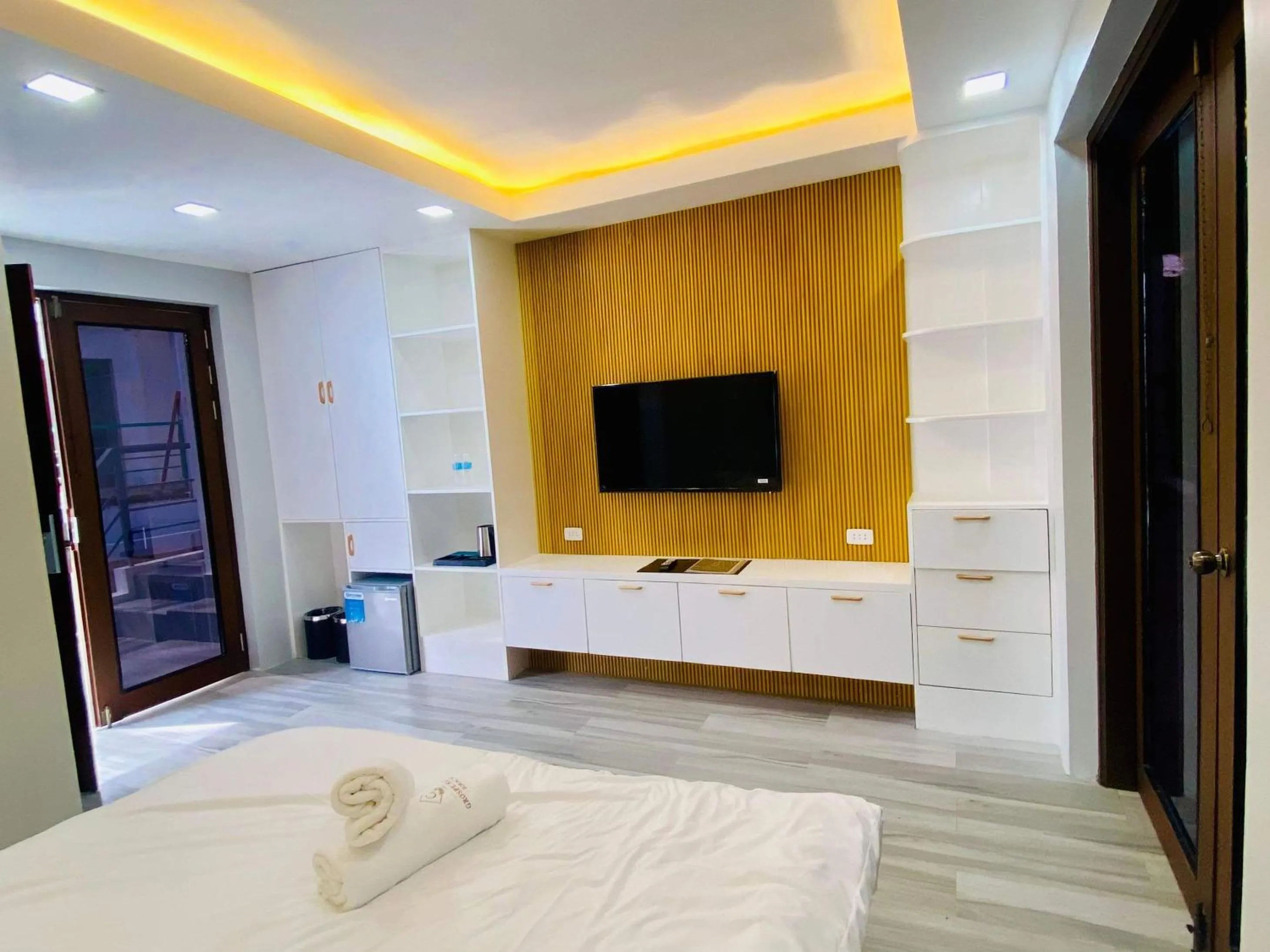 Bed in Grospe Resort Boracay