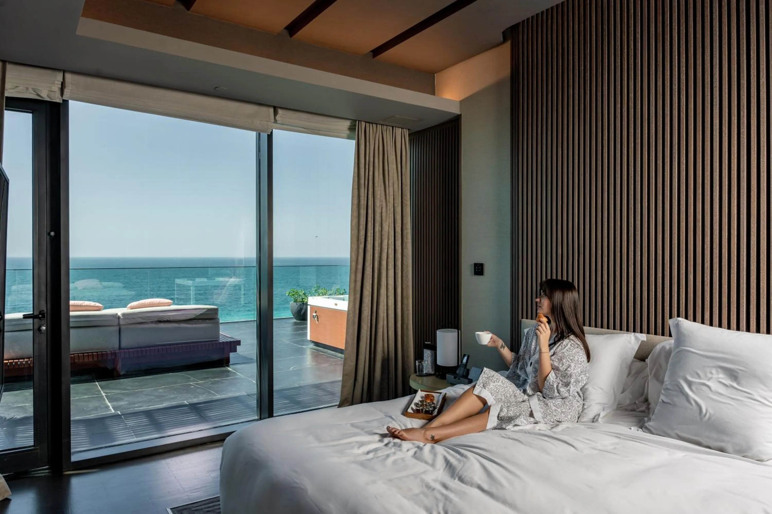 Bedroom, Bed in Banyan Tree Dubai at Bluewaters