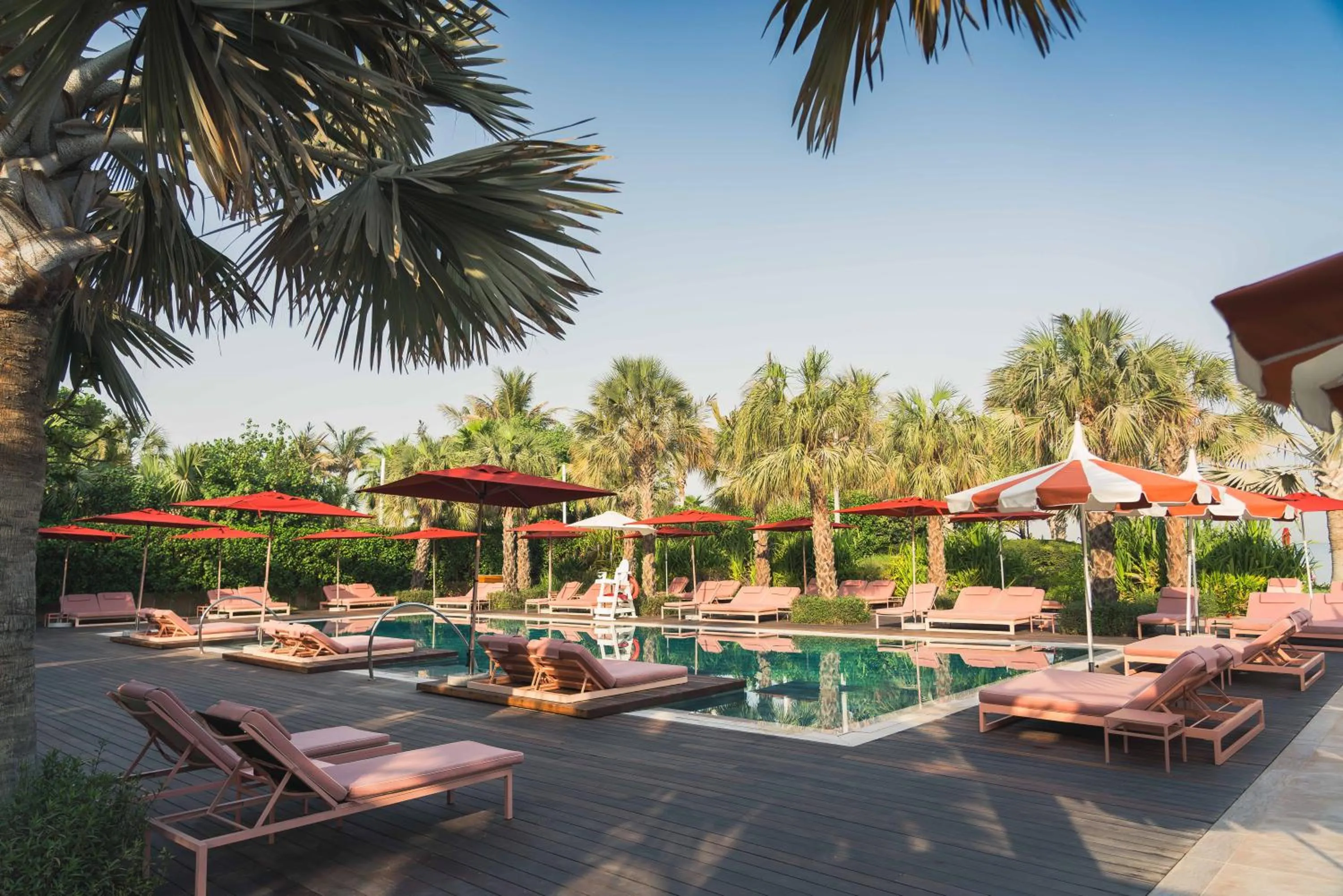 Swimming pool in Banyan Tree Dubai at Bluewaters