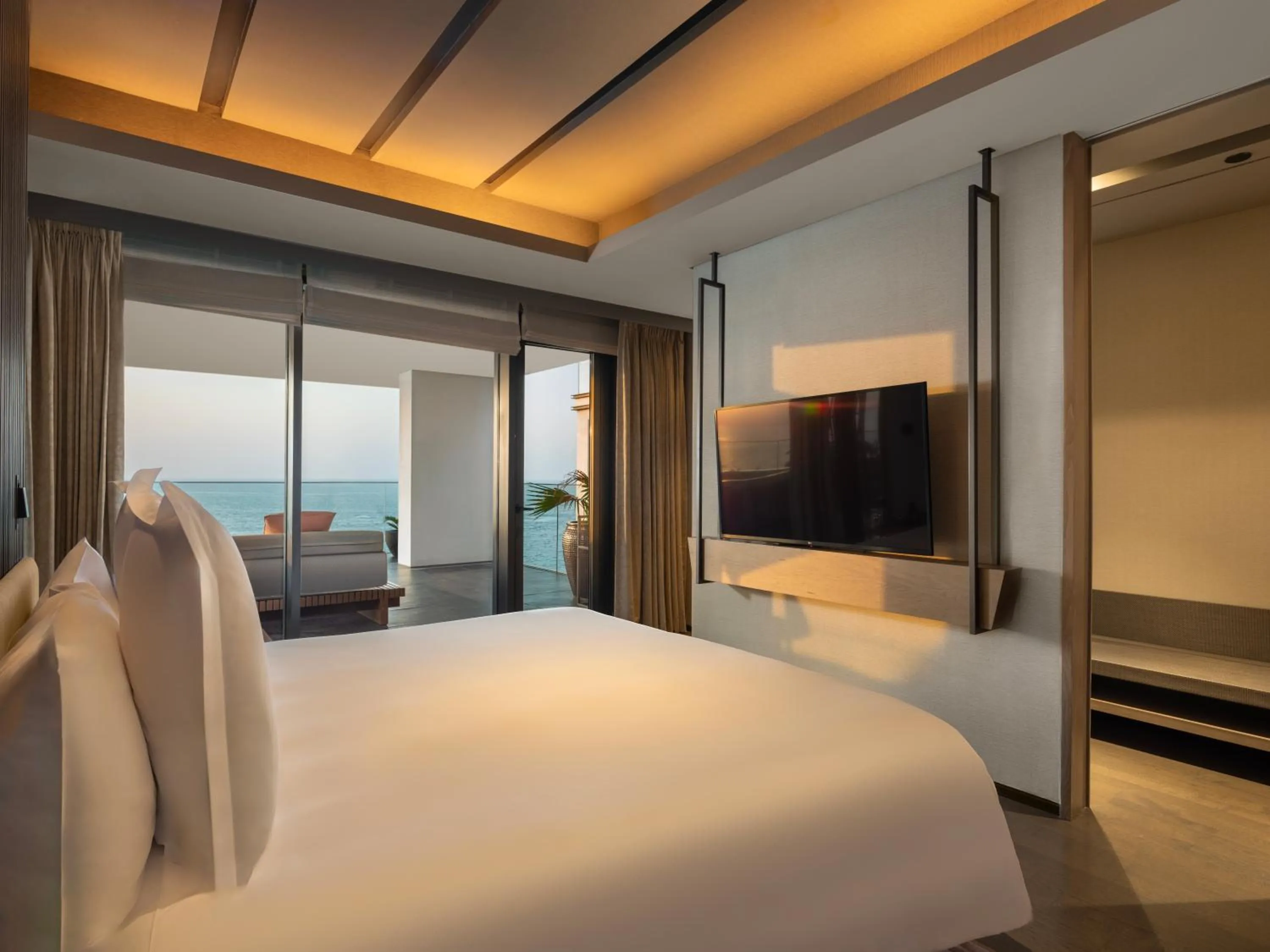 Bed in Banyan Tree Dubai at Bluewaters