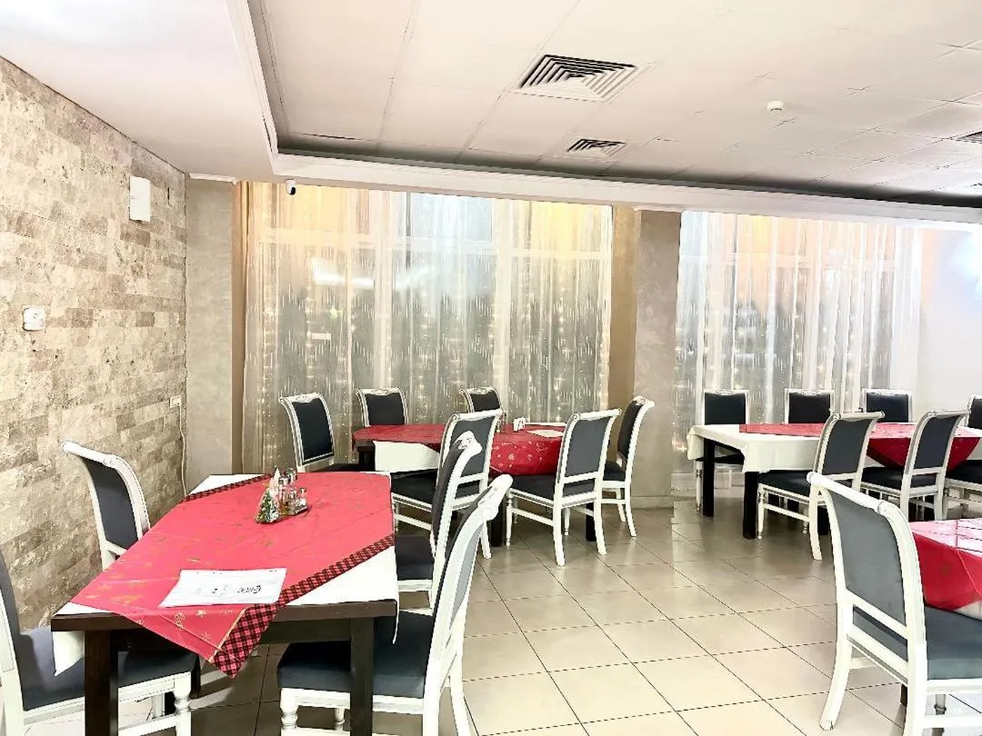 Restaurant/places to eat in Hotel Riga