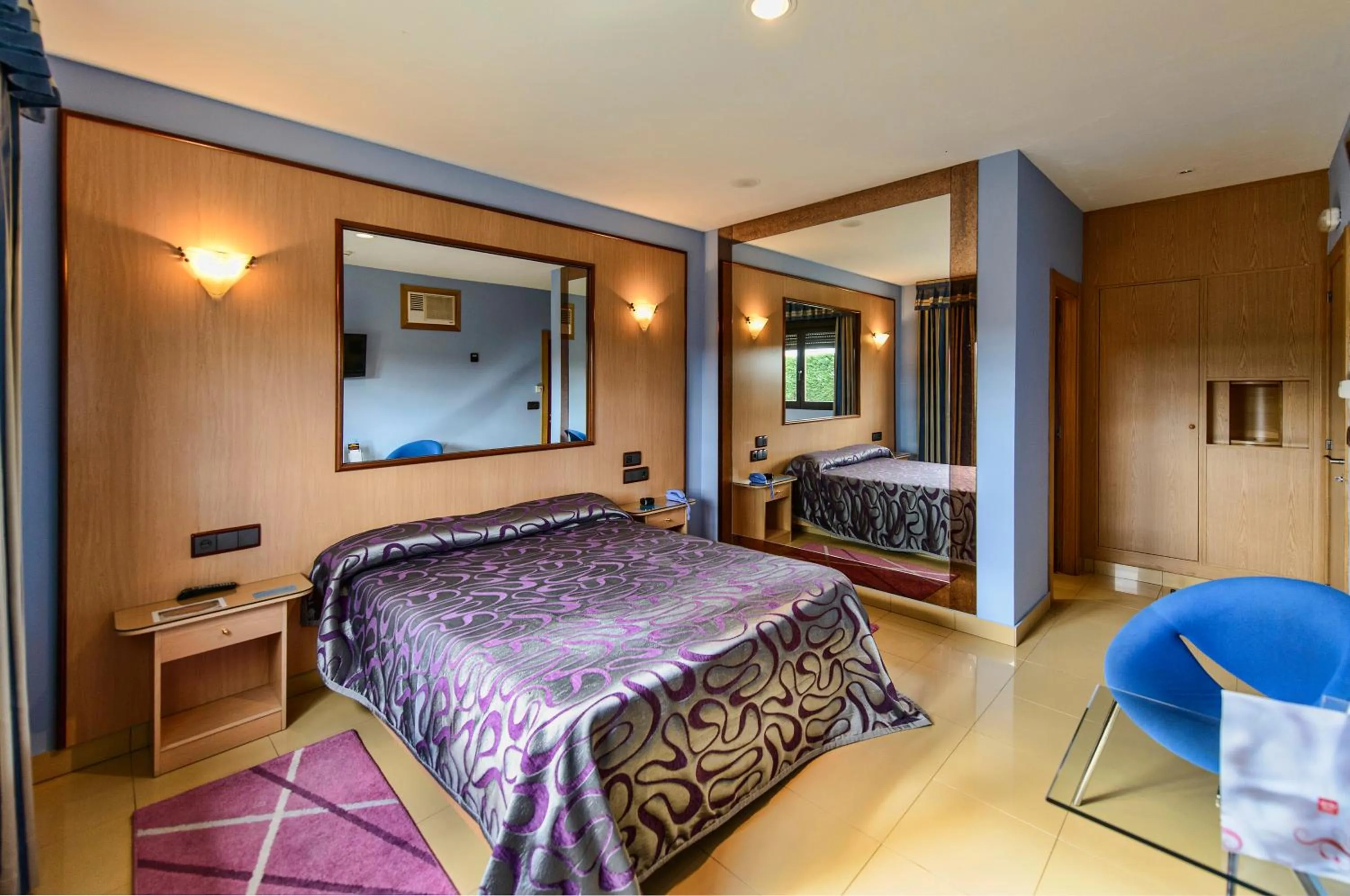 Photo of the whole room, Bed in Motel Cancun León