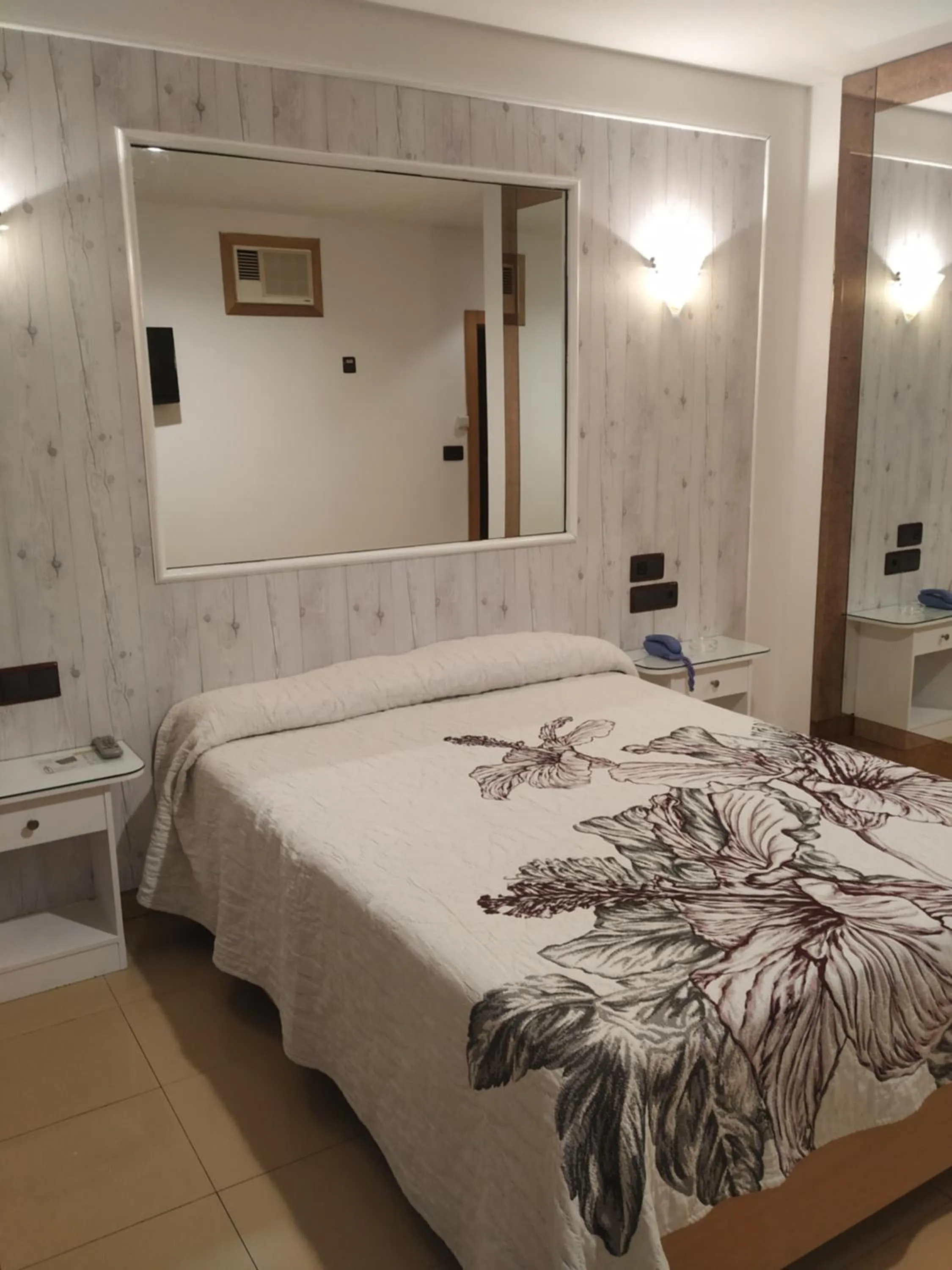 Bed in Motel Cancun León