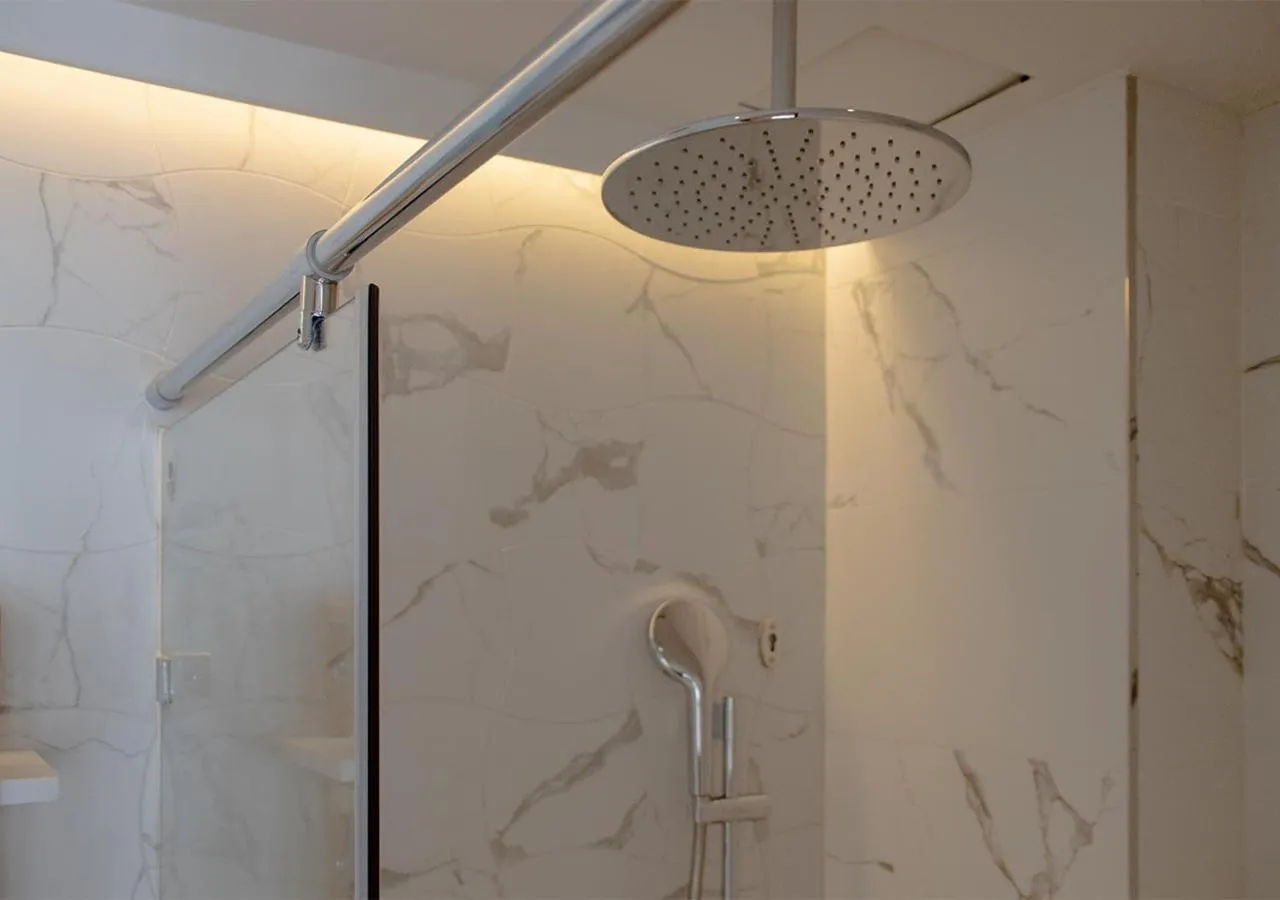 Shower in Stone Hotels Dhiffushi