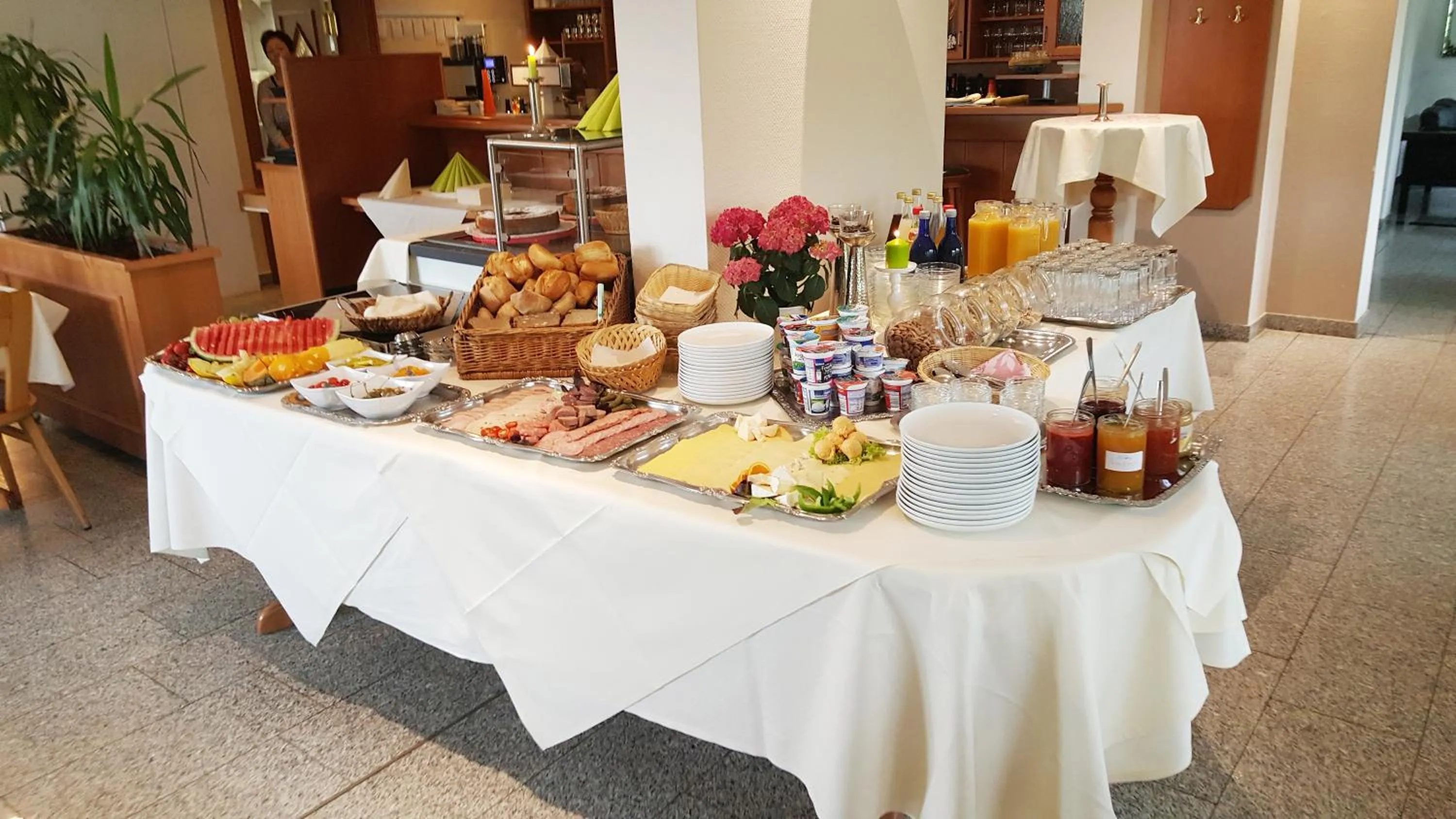 Food and drinks in Rhön-Hotel Sonnenhof - Restaurant & Café