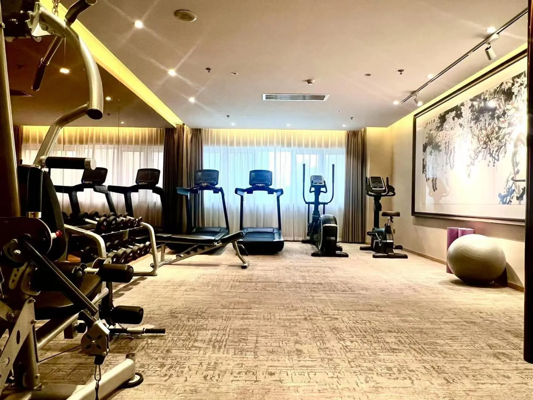 Fitness centre/facilities in Century Runhua Hotel