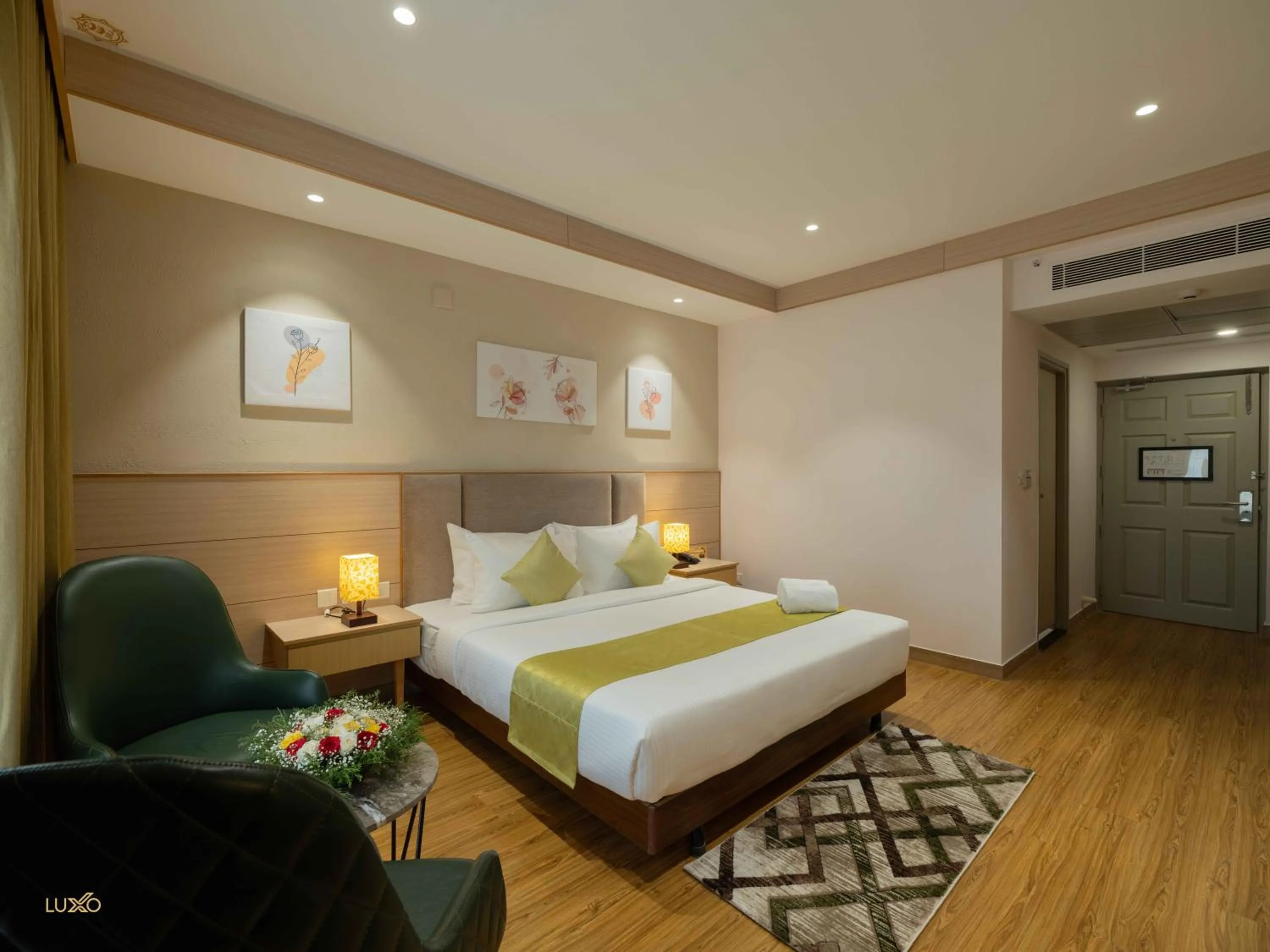 Bedroom, Bed in Luxo Kochi